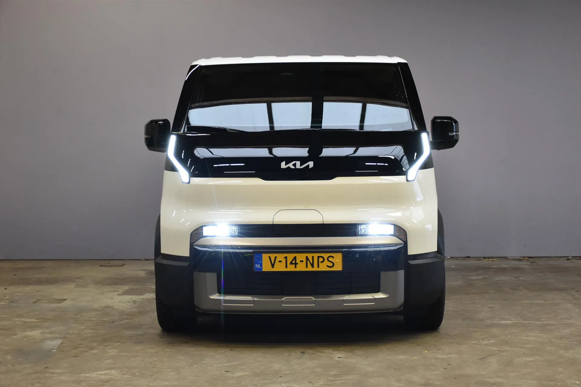 Kia PV5 met kenteken V-14-NPS – interieur