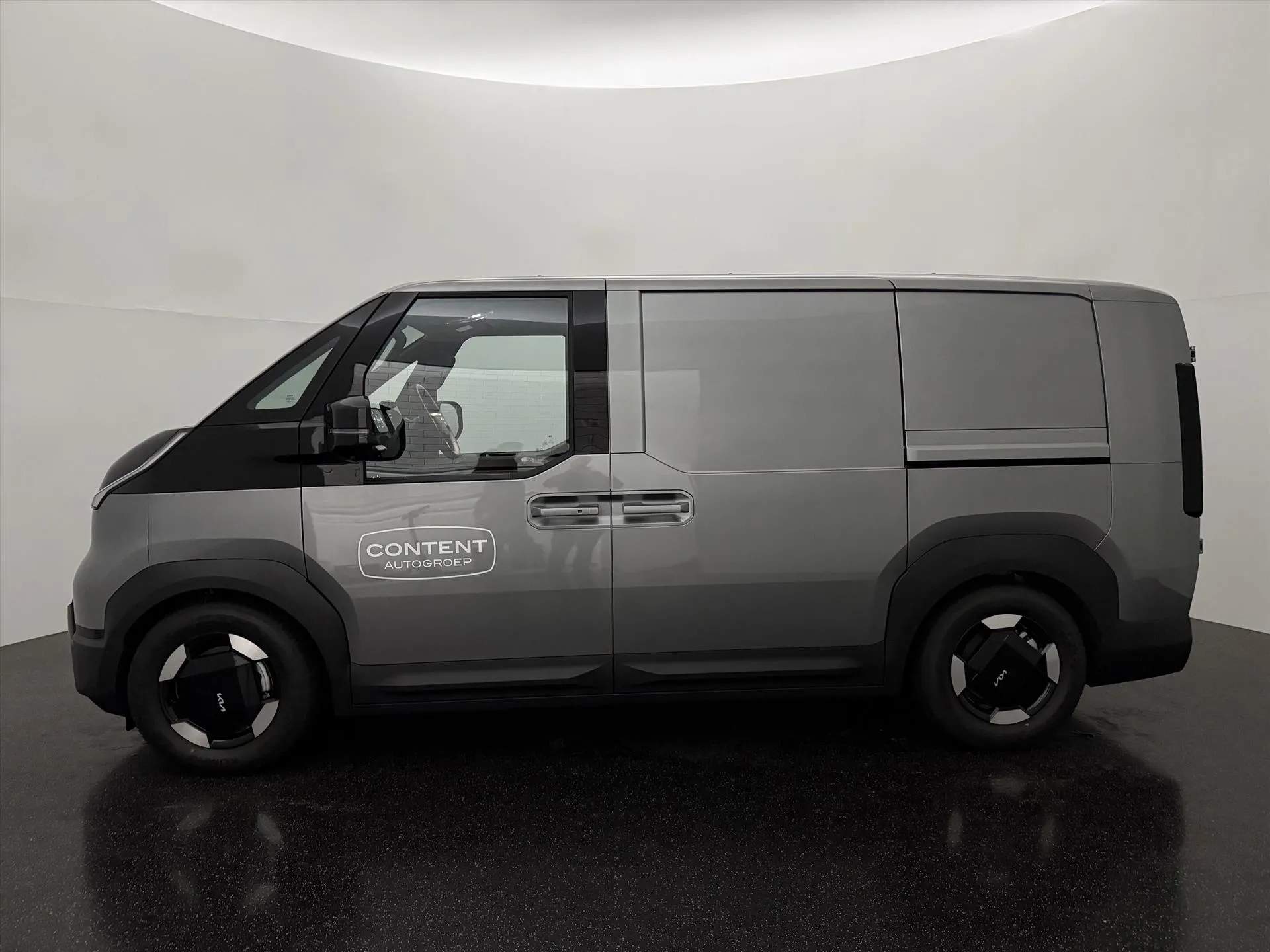 Kia PV5 met kenteken V-29-NTK – achteraanzicht