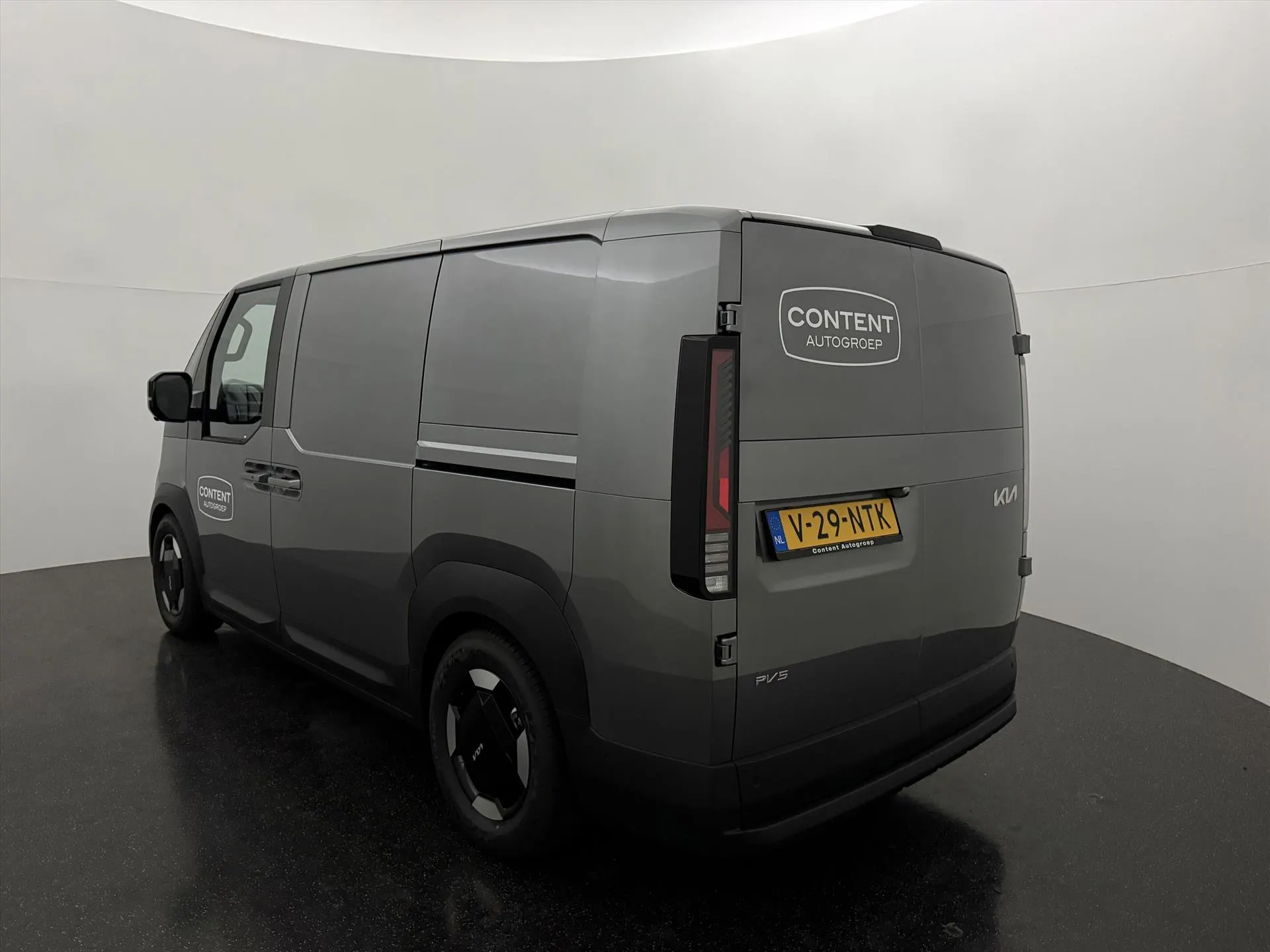 Kia PV5 met kenteken V-29-NTK – detailfoto