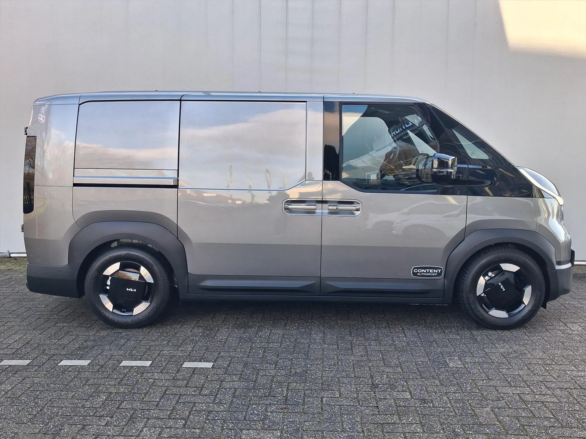 Kia PV5 met kenteken V-30-NTK – interieur