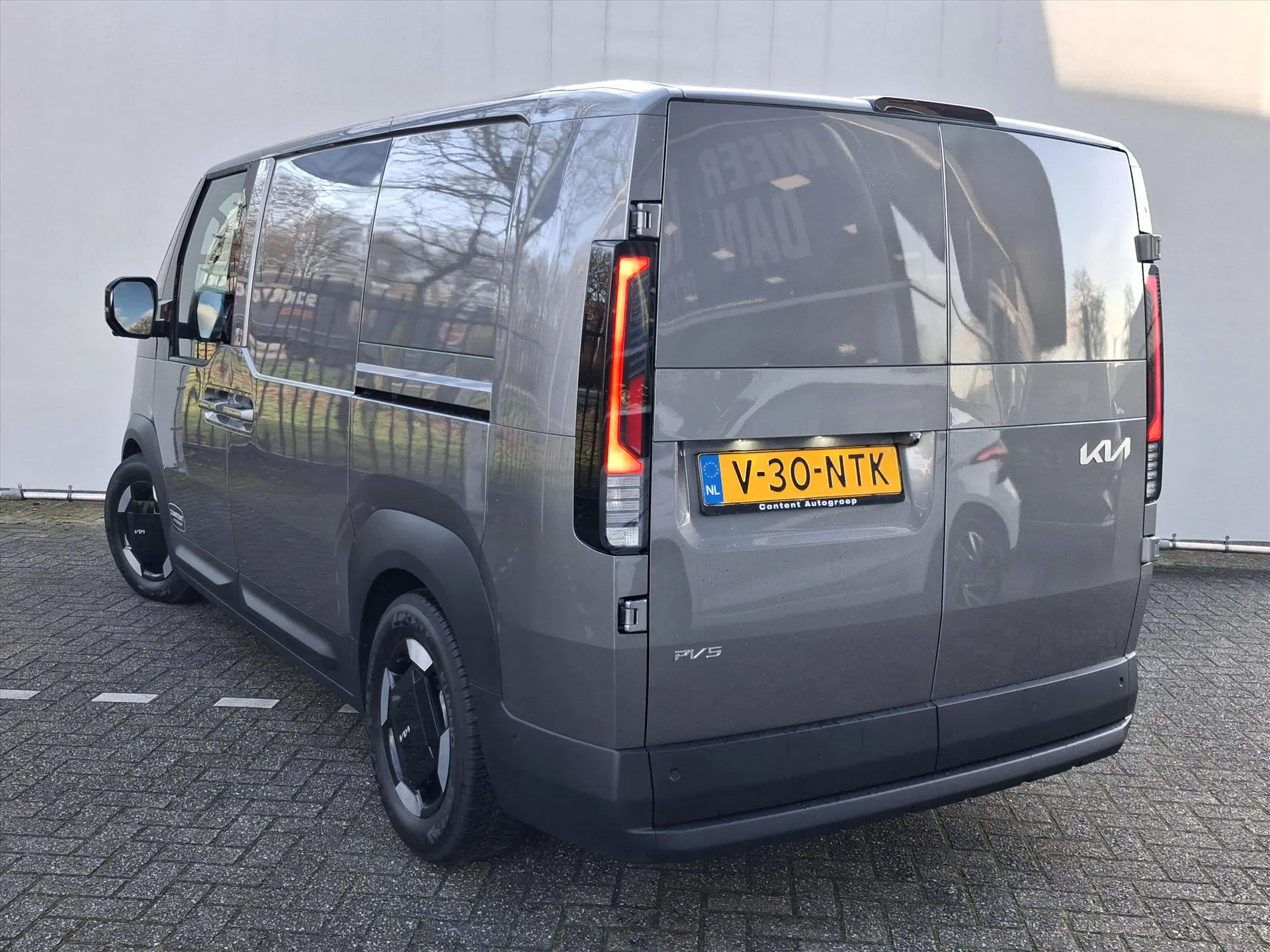 Kia PV5 met kenteken V-30-NTK – detailfoto