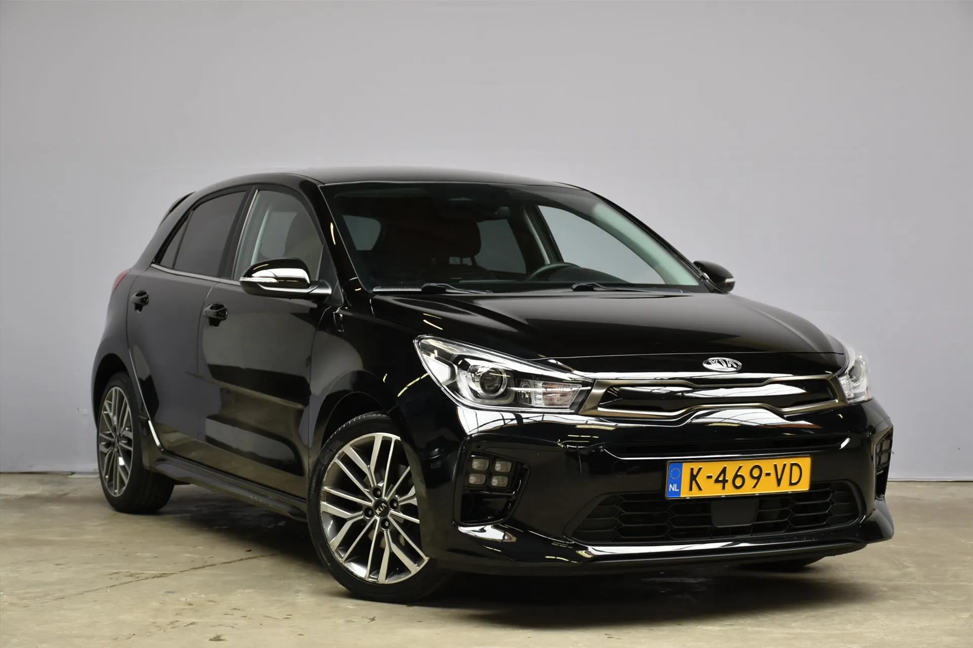 Kia Rio met kenteken K-469-VD – interieur
