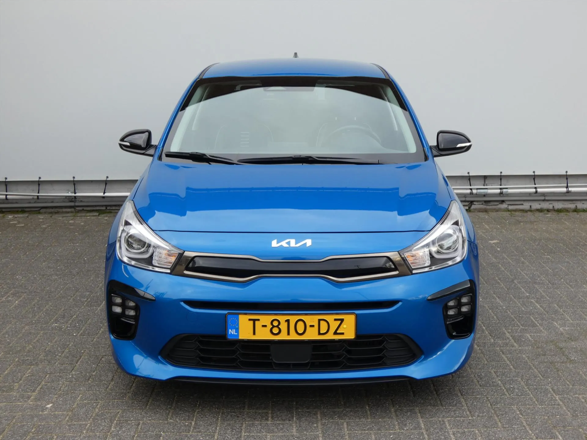 Kia Rio met kenteken T-810-DZ – achteraanzicht