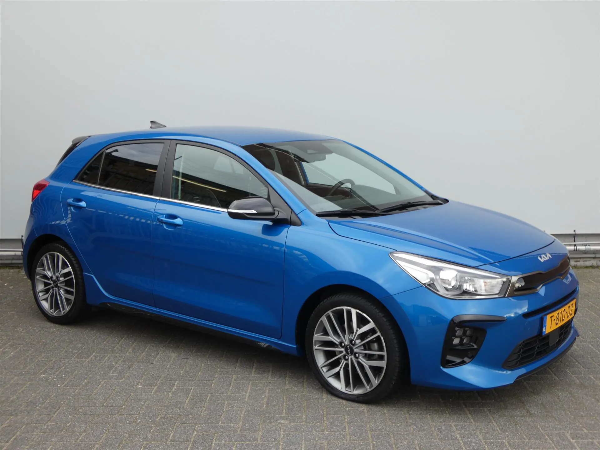 Kia Rio met kenteken T-810-DZ – interieur