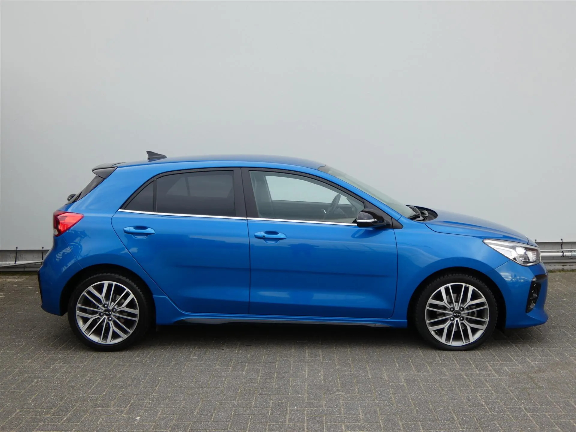 Kia Rio met kenteken T-810-DZ – dashboard
