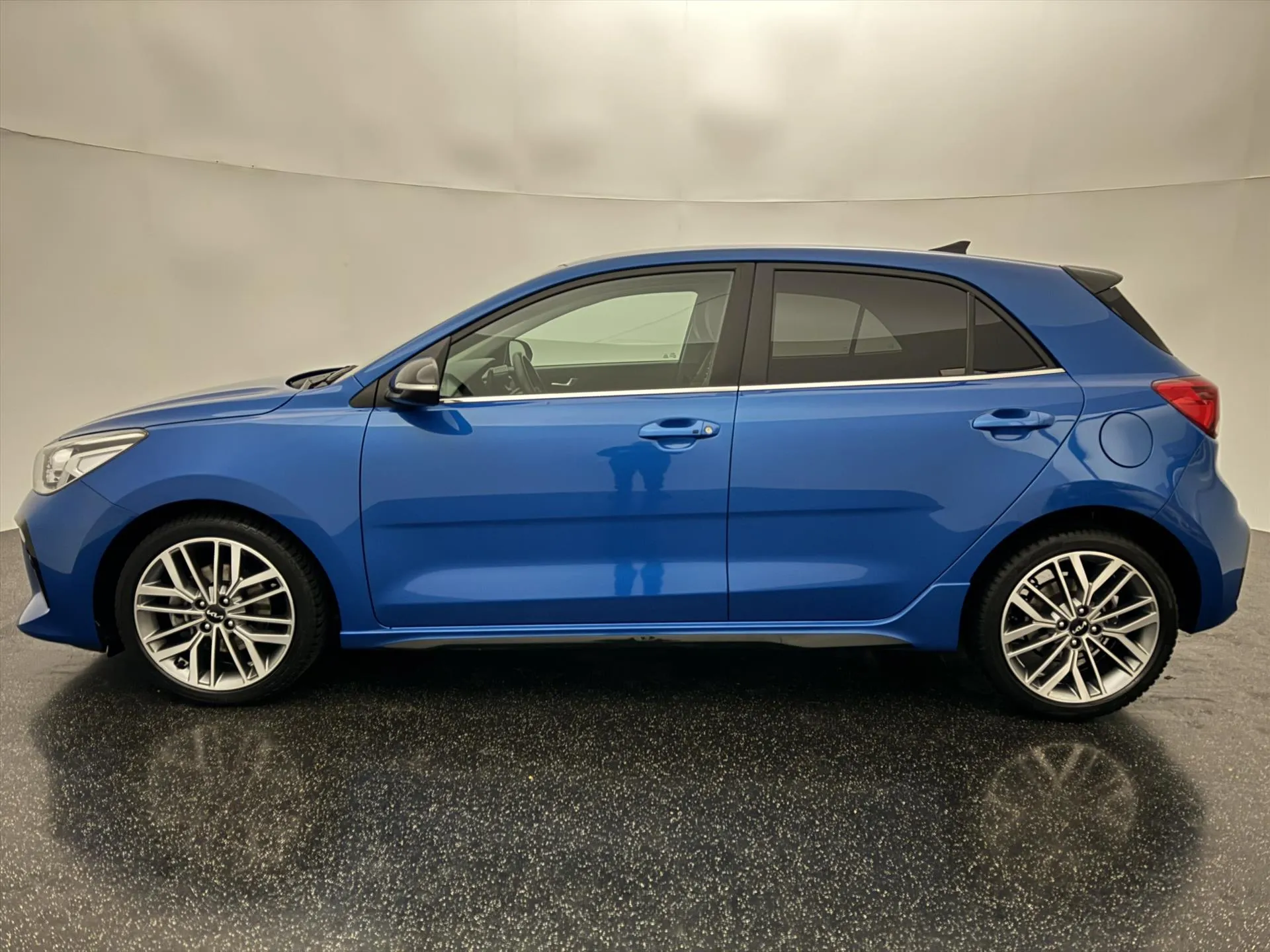 Kia Rio met kenteken T-811-DZ – achteraanzicht