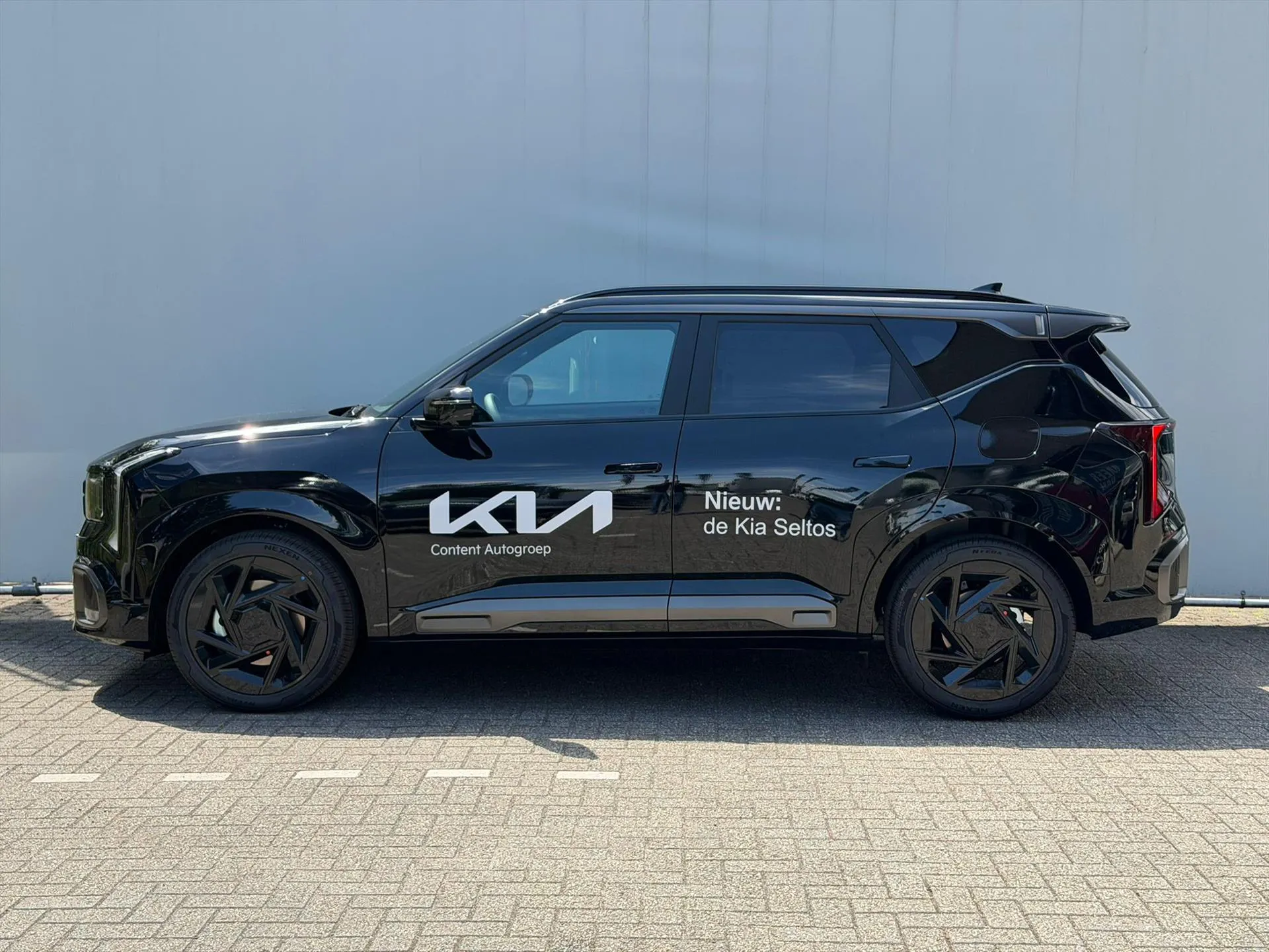 Kia Seltos met kenteken 77806 – achteraanzicht