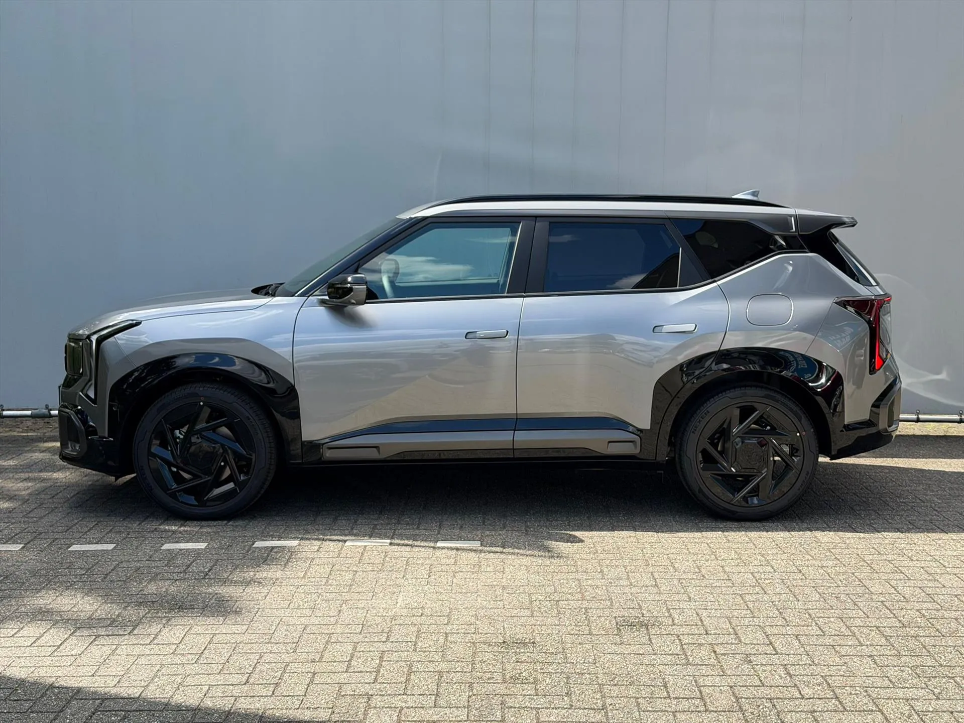 Kia Seltos met kenteken 77810 – achteraanzicht