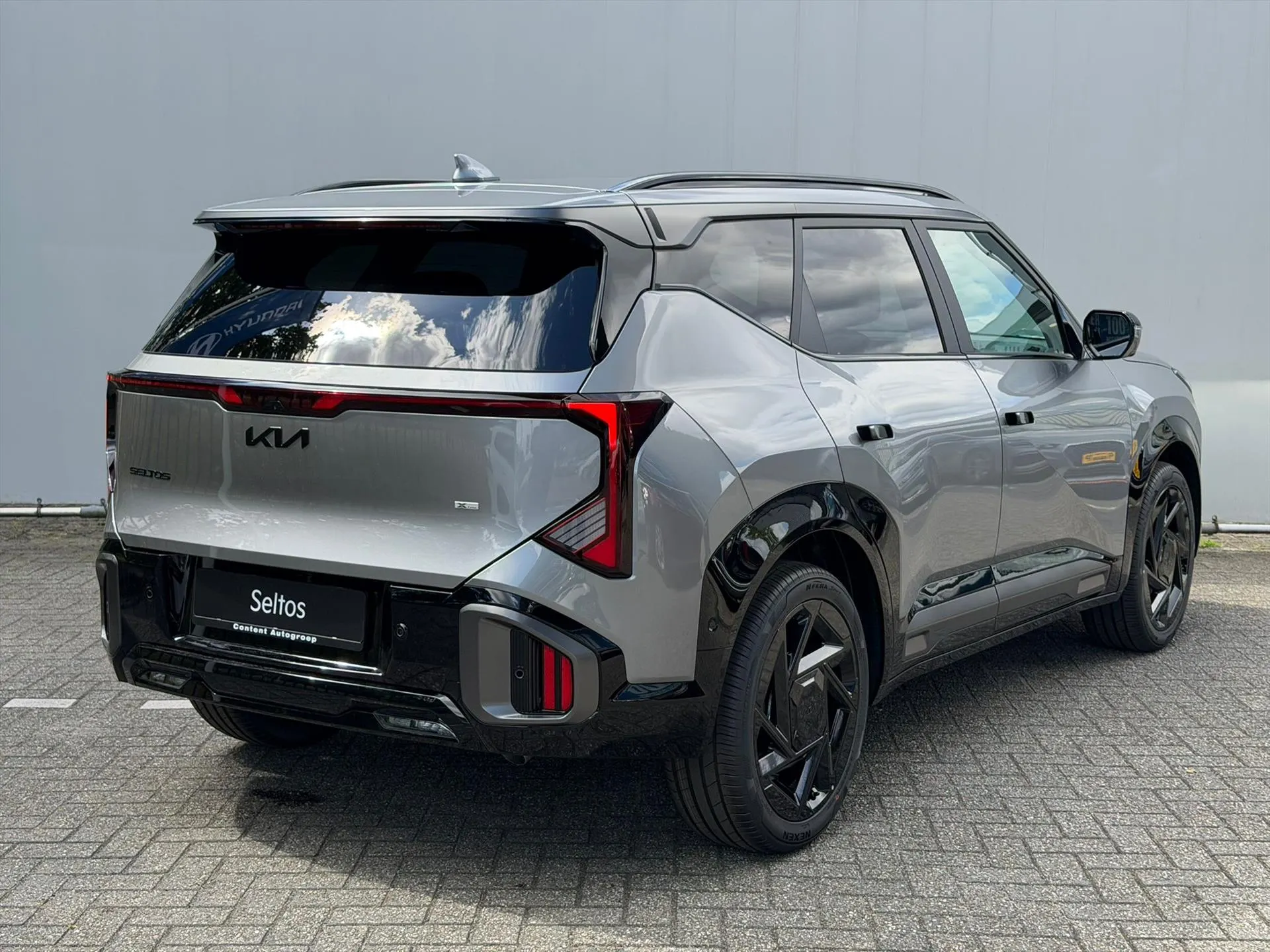 Kia Seltos met kenteken 77810 – detailfoto