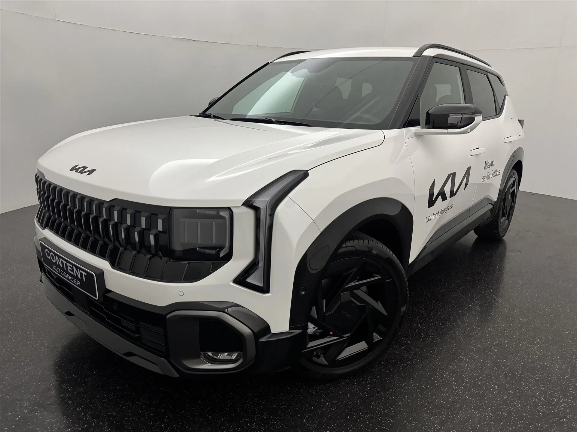 Kia Seltos met kenteken 77824 – vooraanzicht