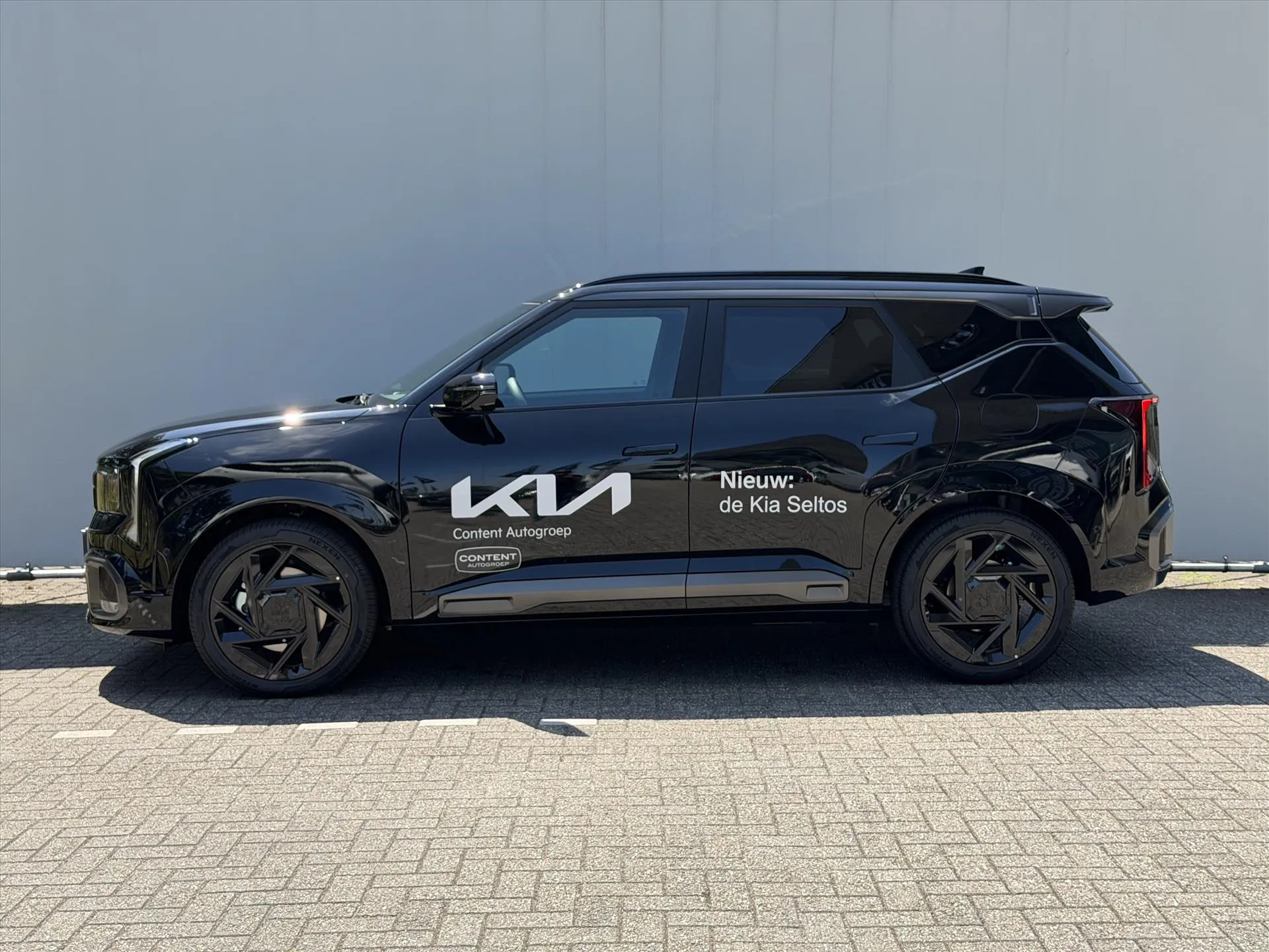 Kia Seltos met kenteken KNT-17-J – achteraanzicht