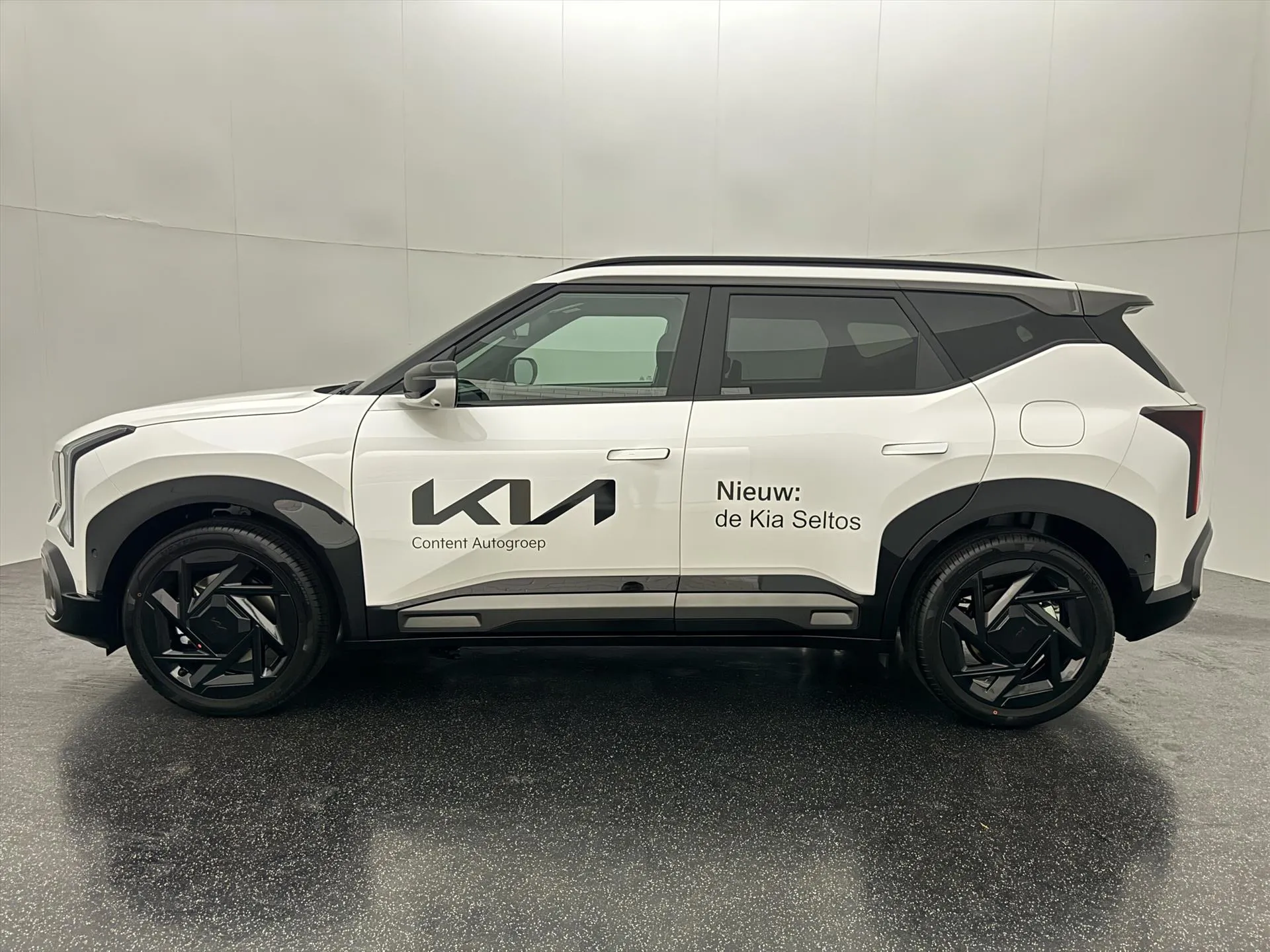 Kia Seltos met kenteken KNT-34-J – achteraanzicht