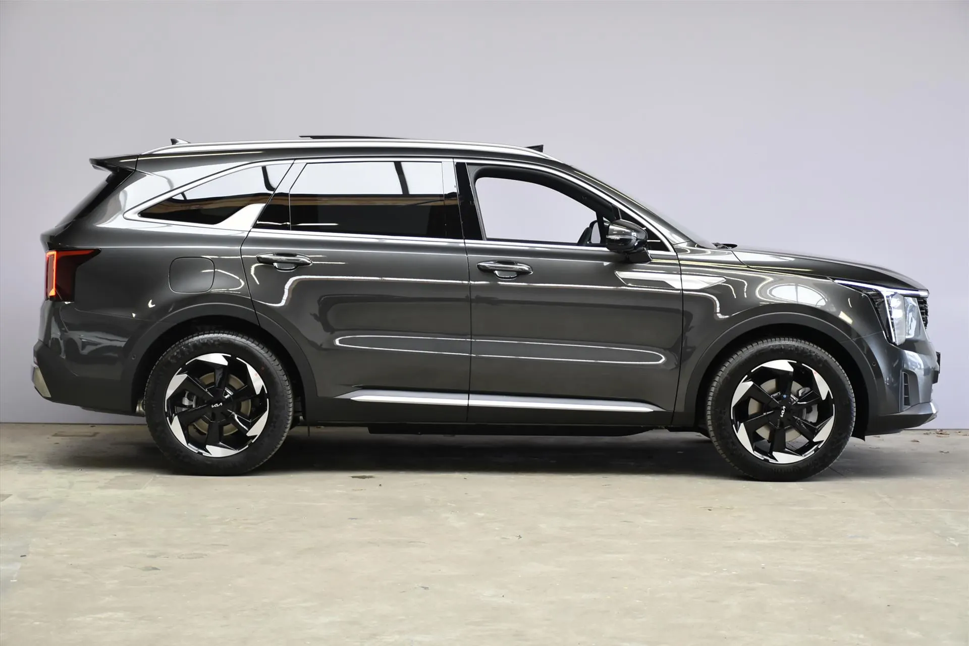 Kia Sorento met kenteken 69890 – achteraanzicht
