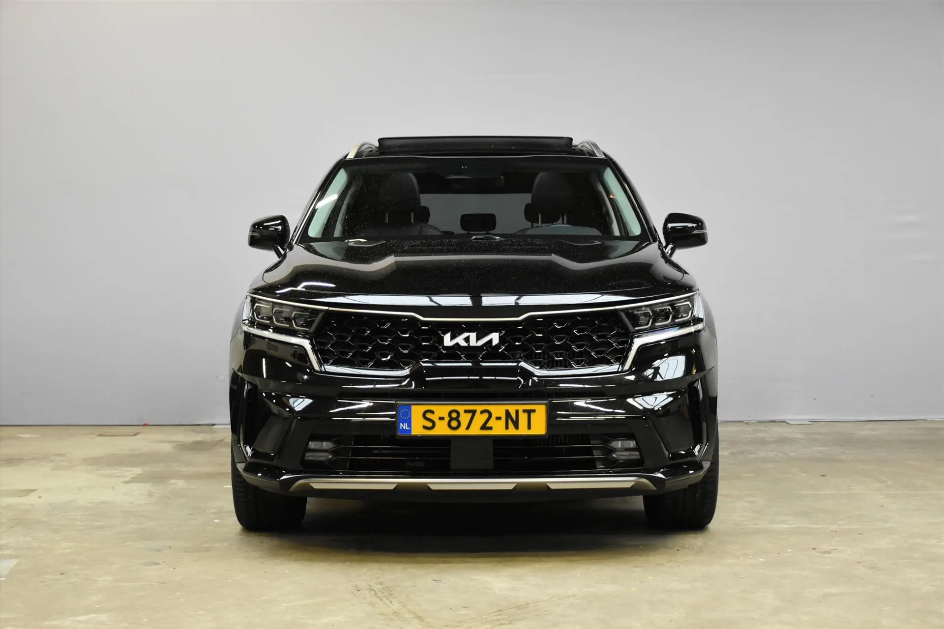 Kia Sorento met kenteken S-872-NT – achteraanzicht