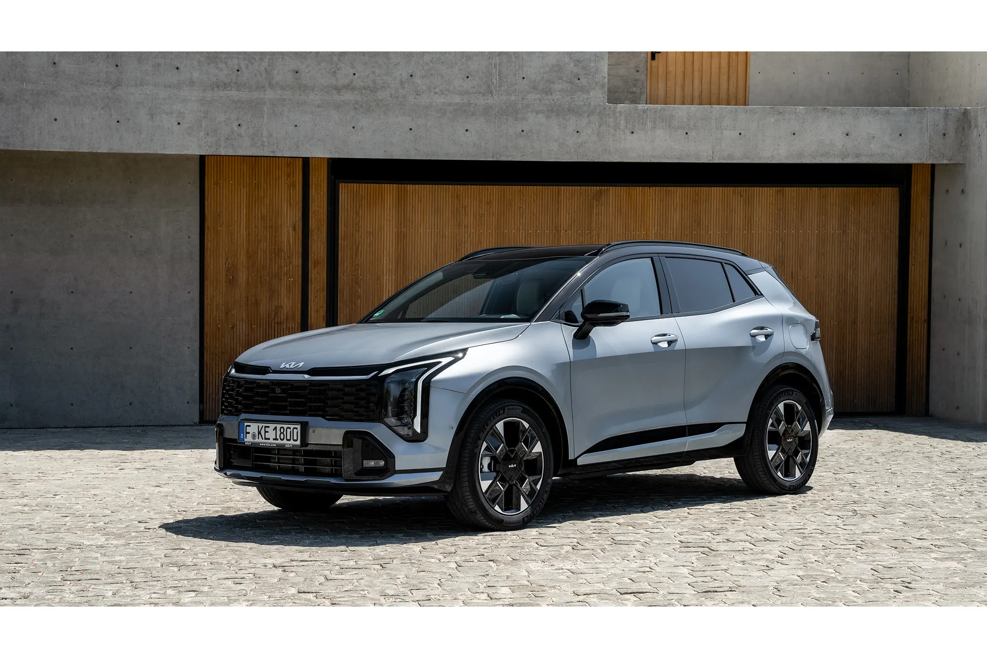Kia Sportage met kenteken 72184 – achteraanzicht