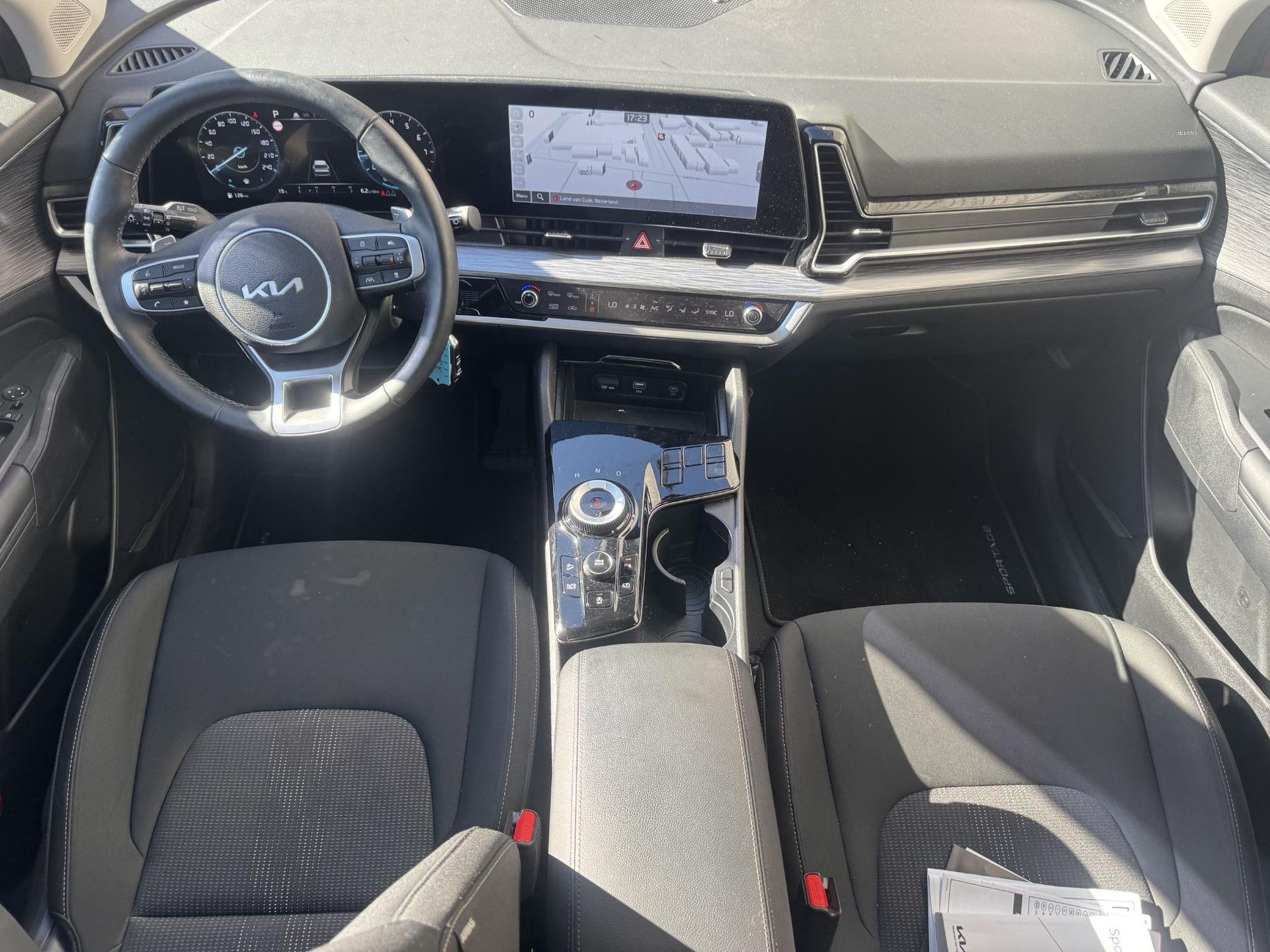 Kia Sportage met kenteken HGG-93-N – interieur