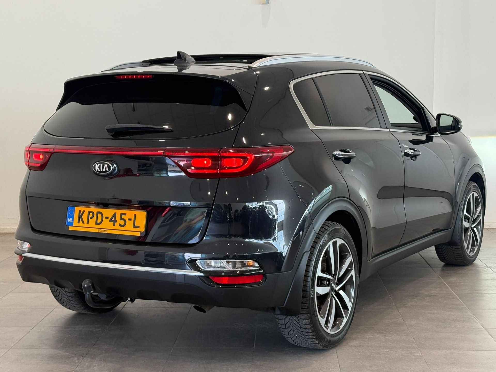 Kia Sportage met kenteken KPD-45-L – achteraanzicht