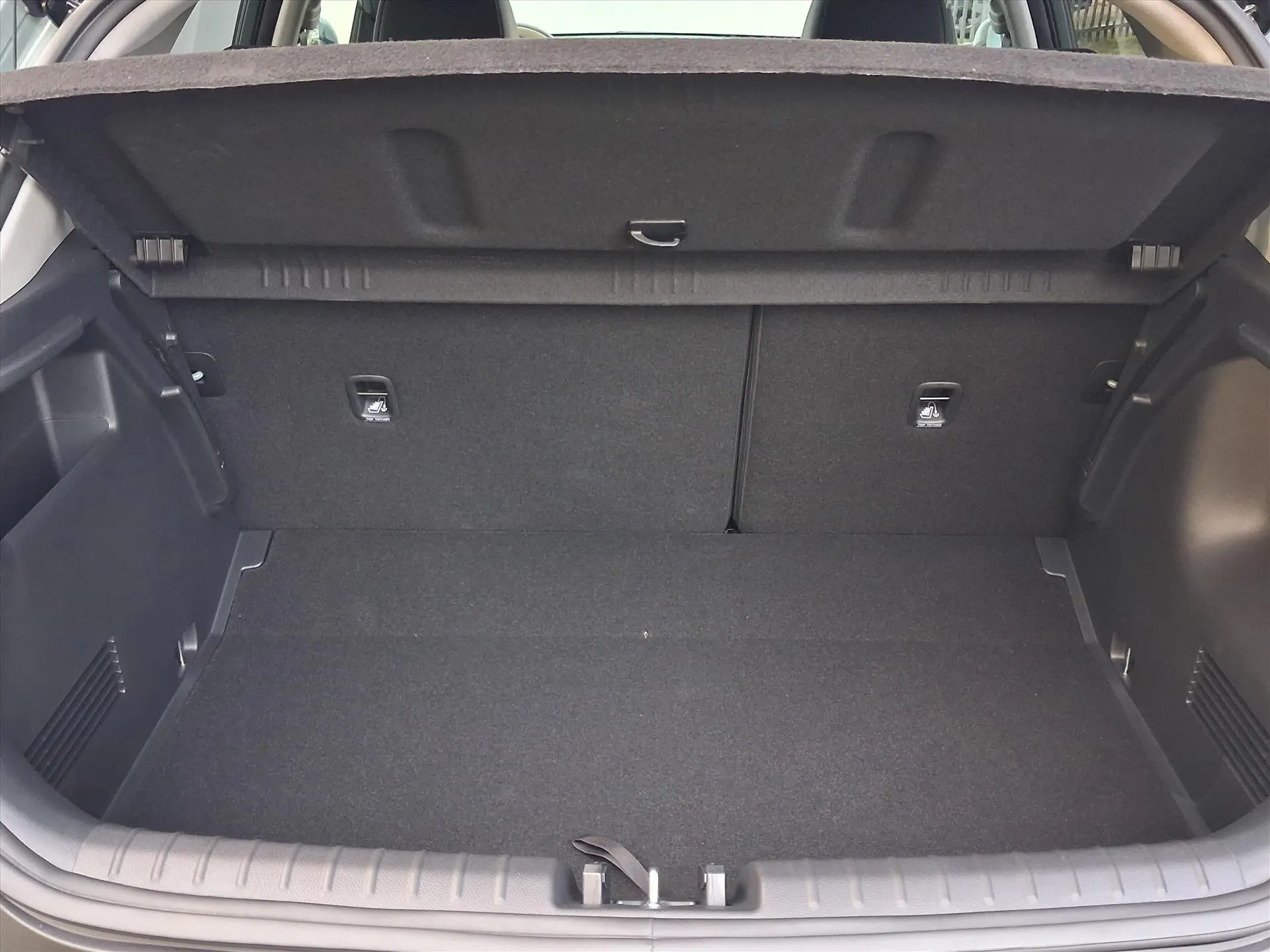 Kia Stonic met kenteken 73487 – detailfoto