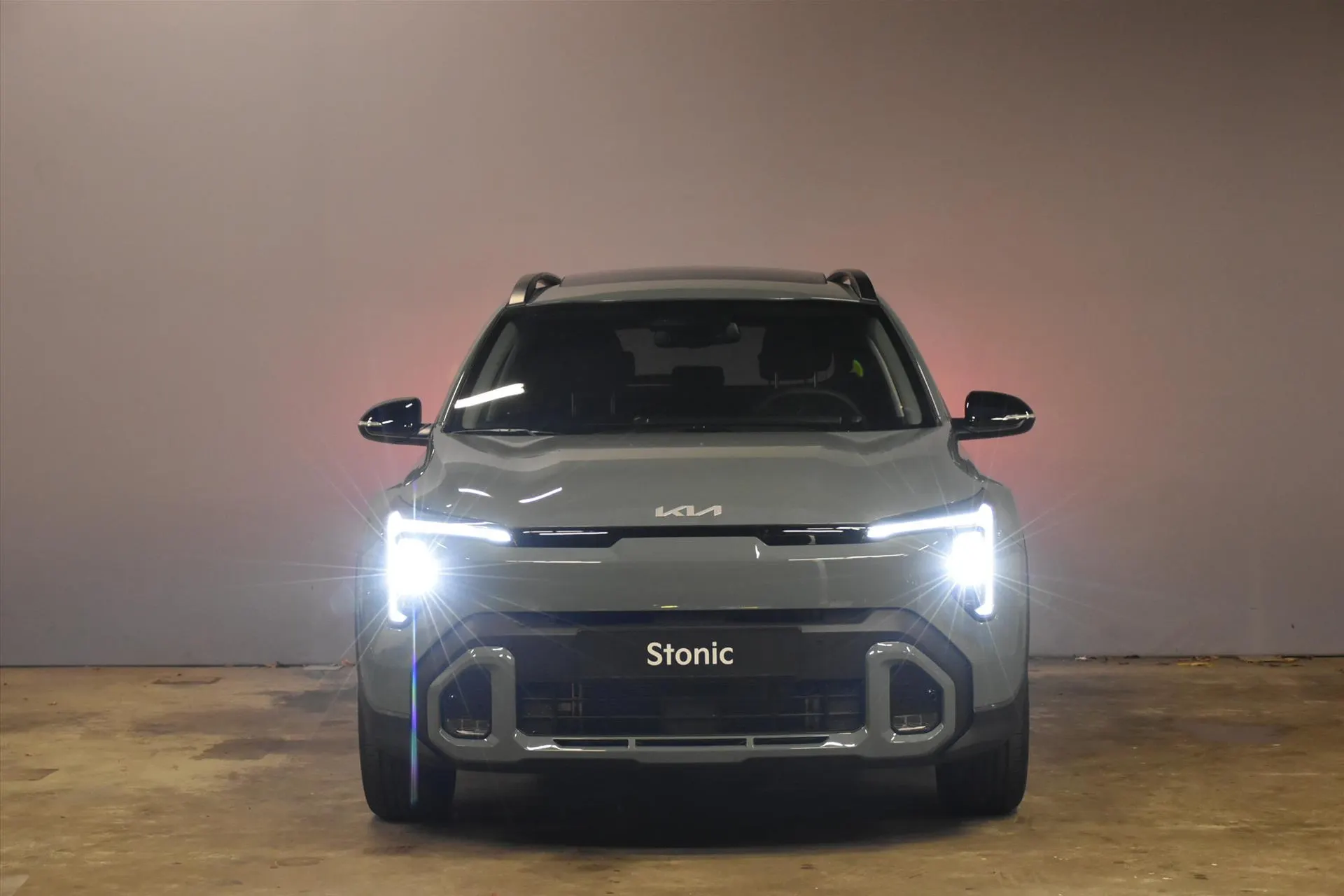 Kia Stonic met kenteken 73792 – achteraanzicht