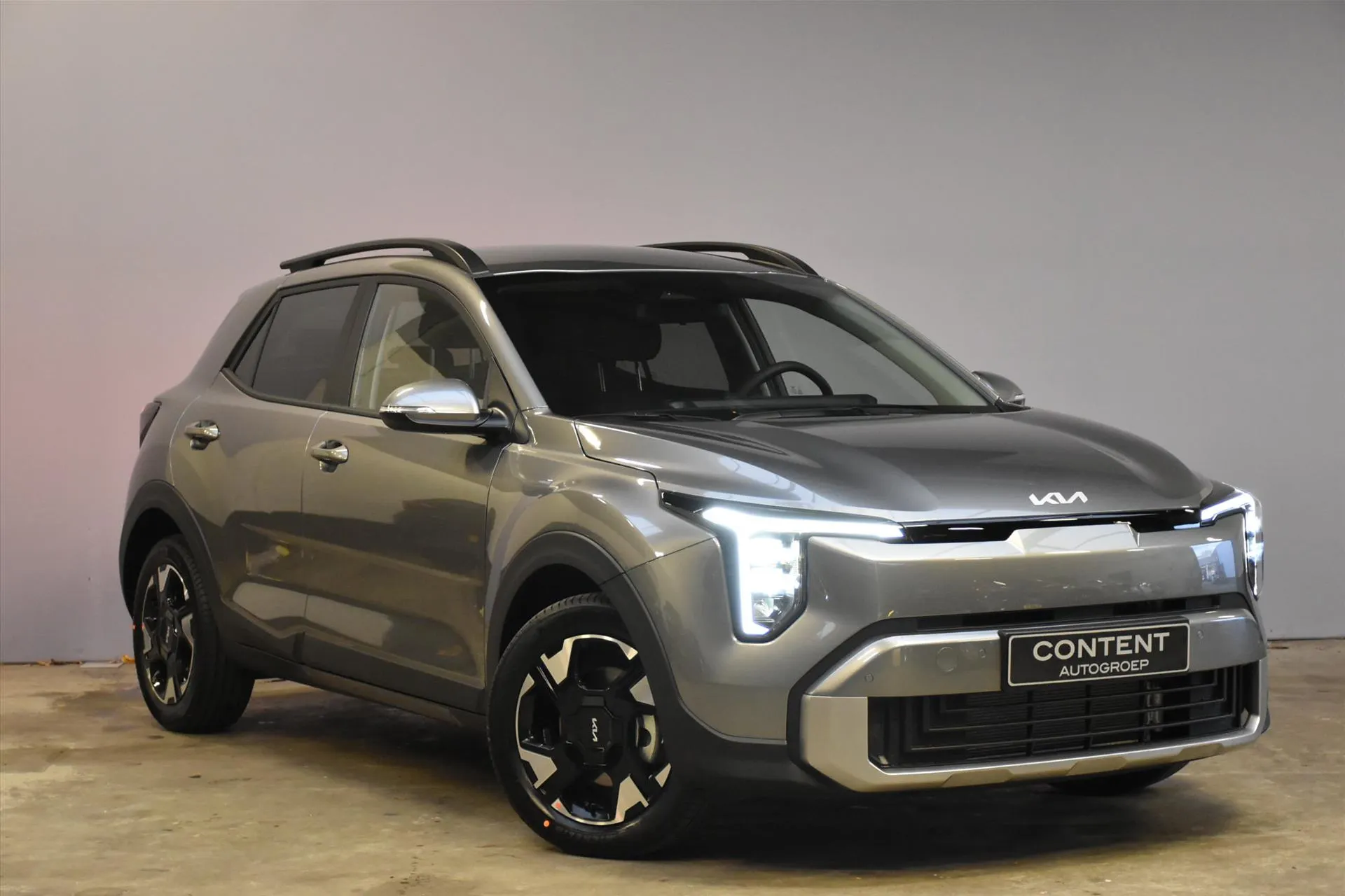 Kia Stonic met kenteken 74201 – achteraanzicht