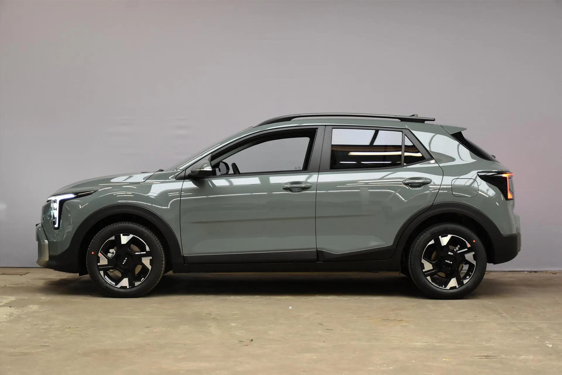 Kia Stonic met kenteken 74287 – achteraanzicht