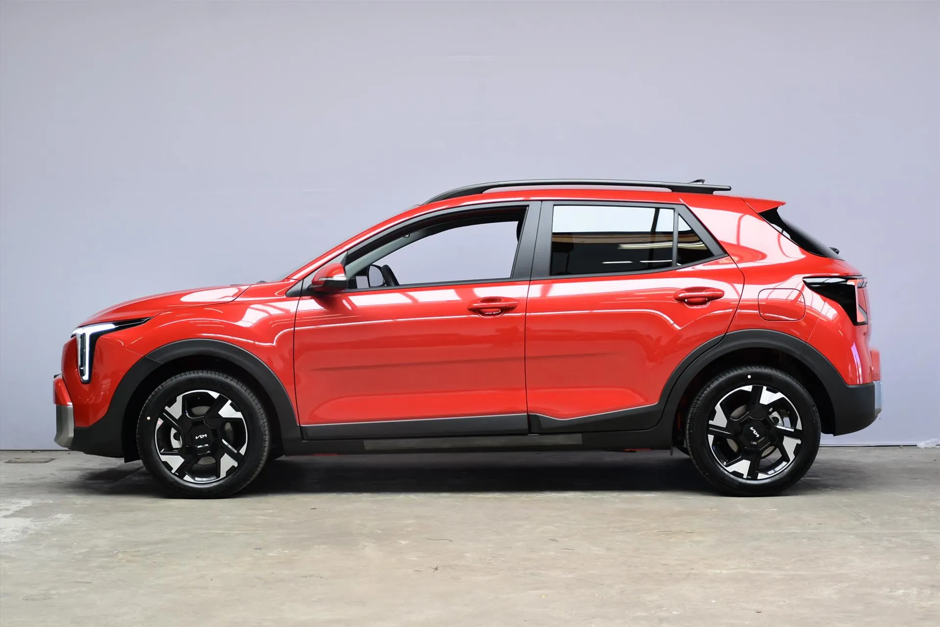 Kia Stonic met kenteken 76780 – achteraanzicht