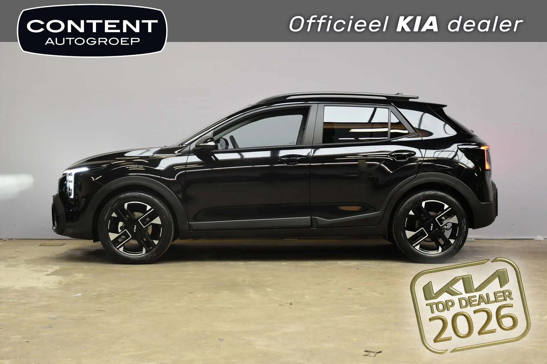Kia Stonic met kenteken 76890 – achteraanzicht