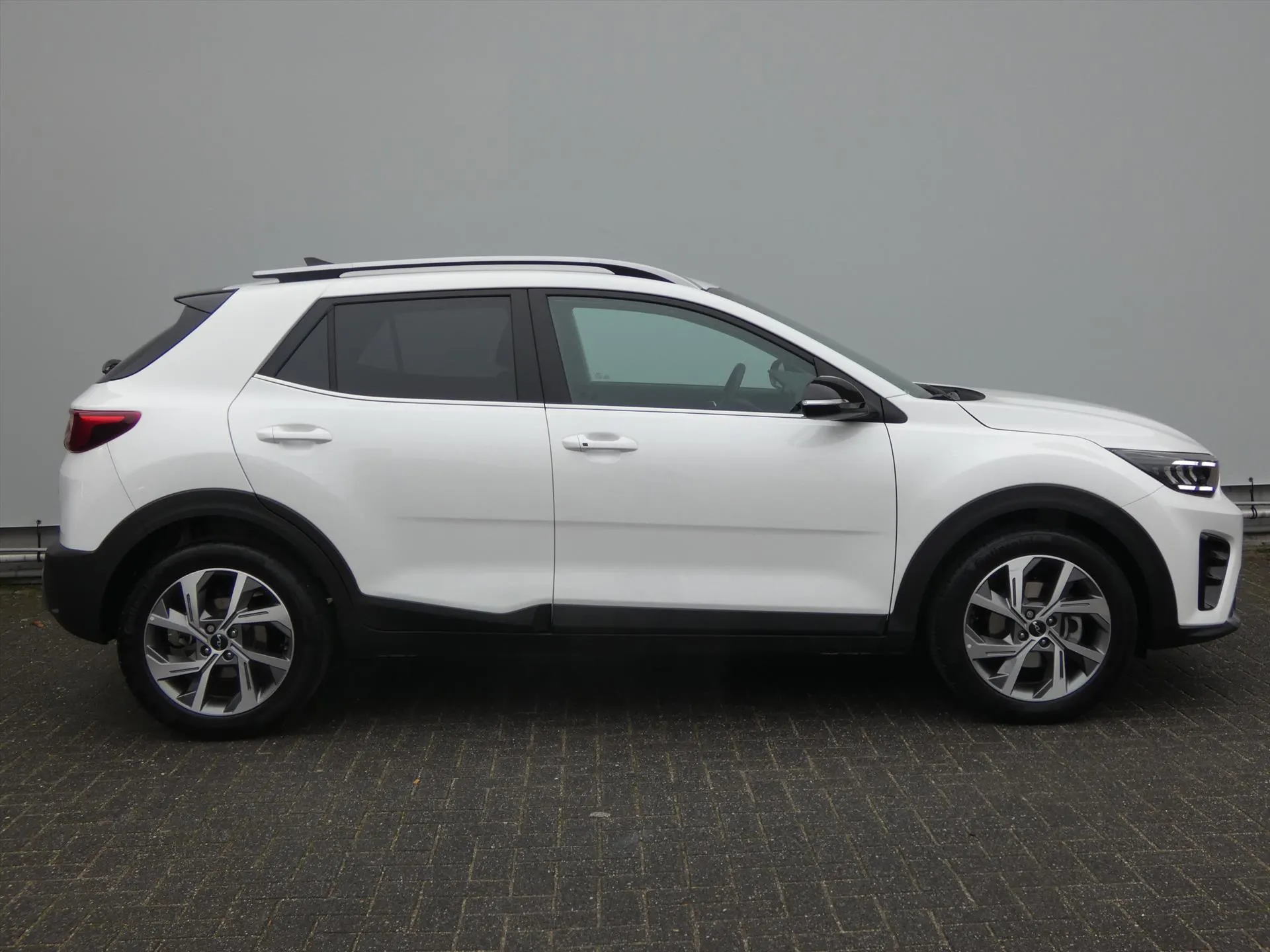 Kia Stonic met kenteken HFB-76-D – dashboard