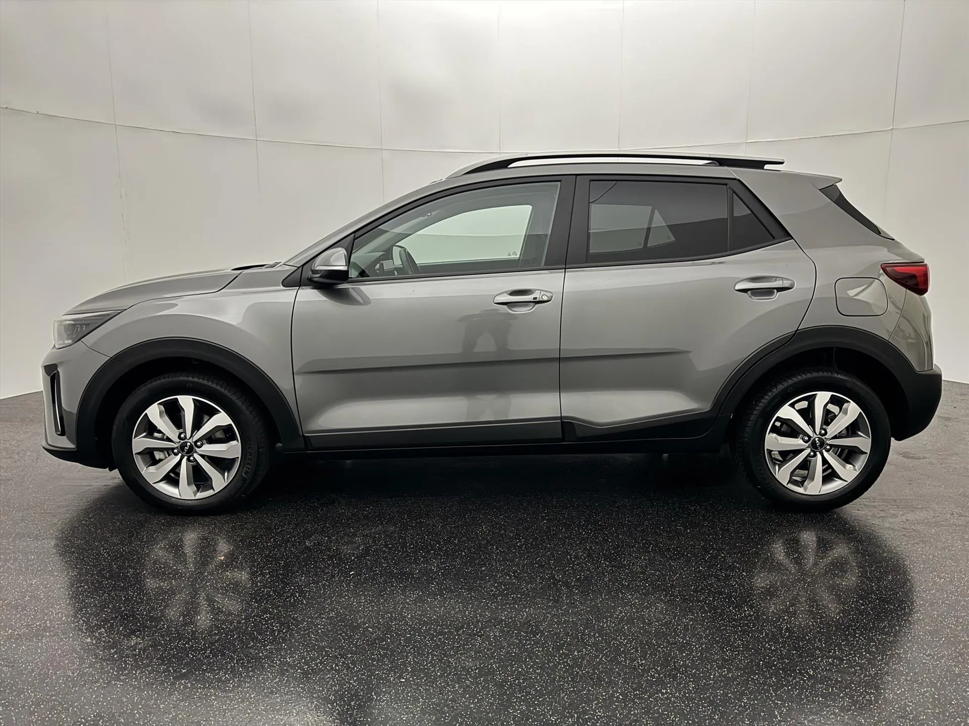 Kia Stonic met kenteken HGX-09-R – achteraanzicht
