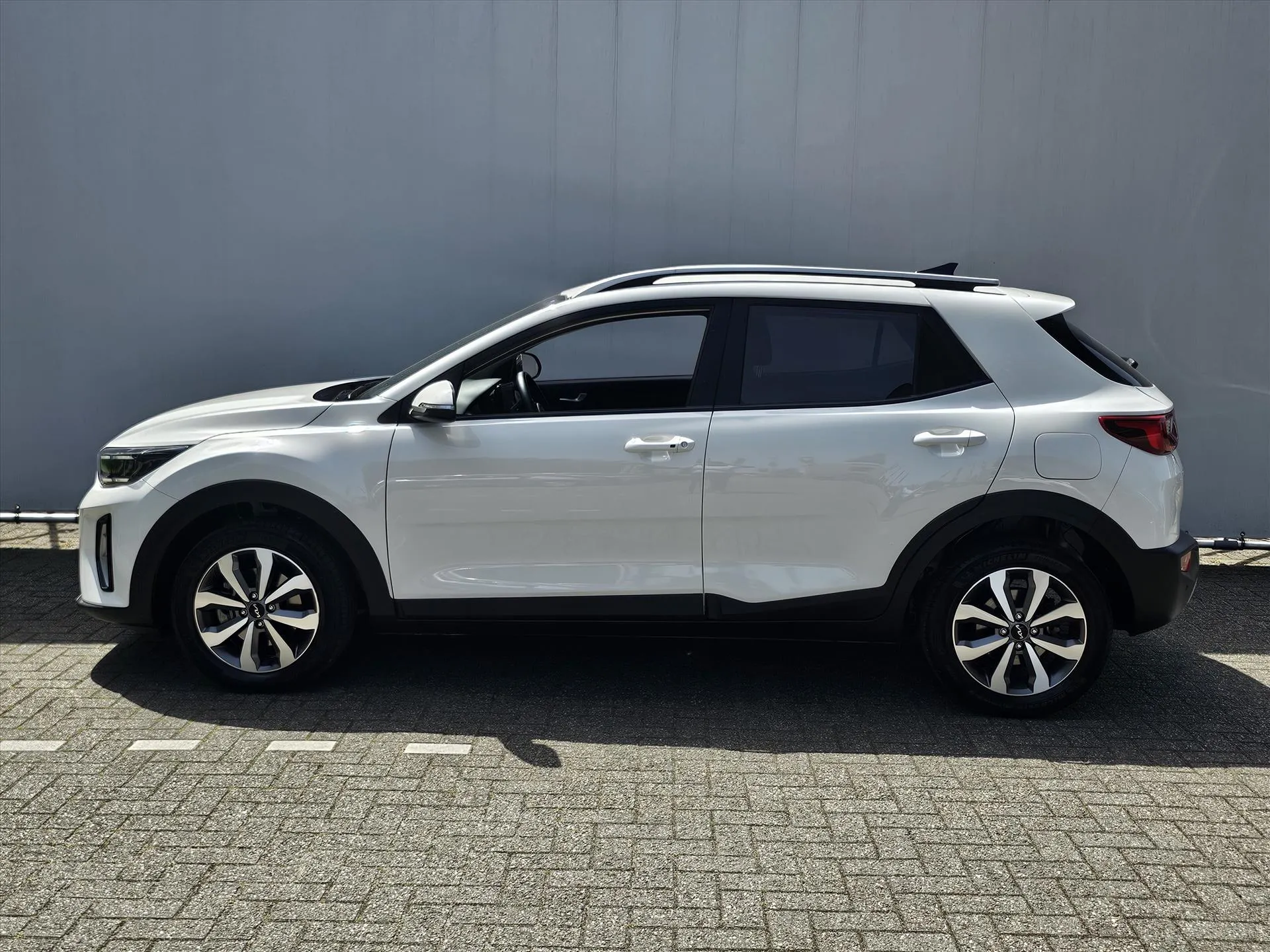 Kia Stonic met kenteken HJK-73-P – achteraanzicht