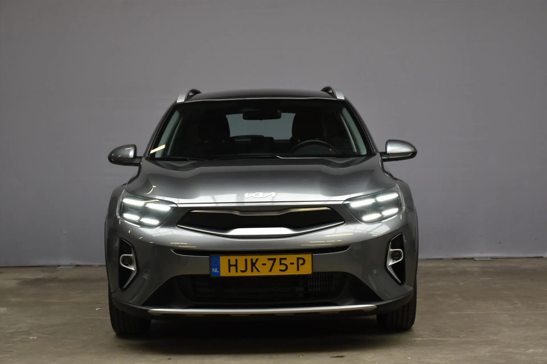 Kia Stonic met kenteken HJK-75-P – achteraanzicht