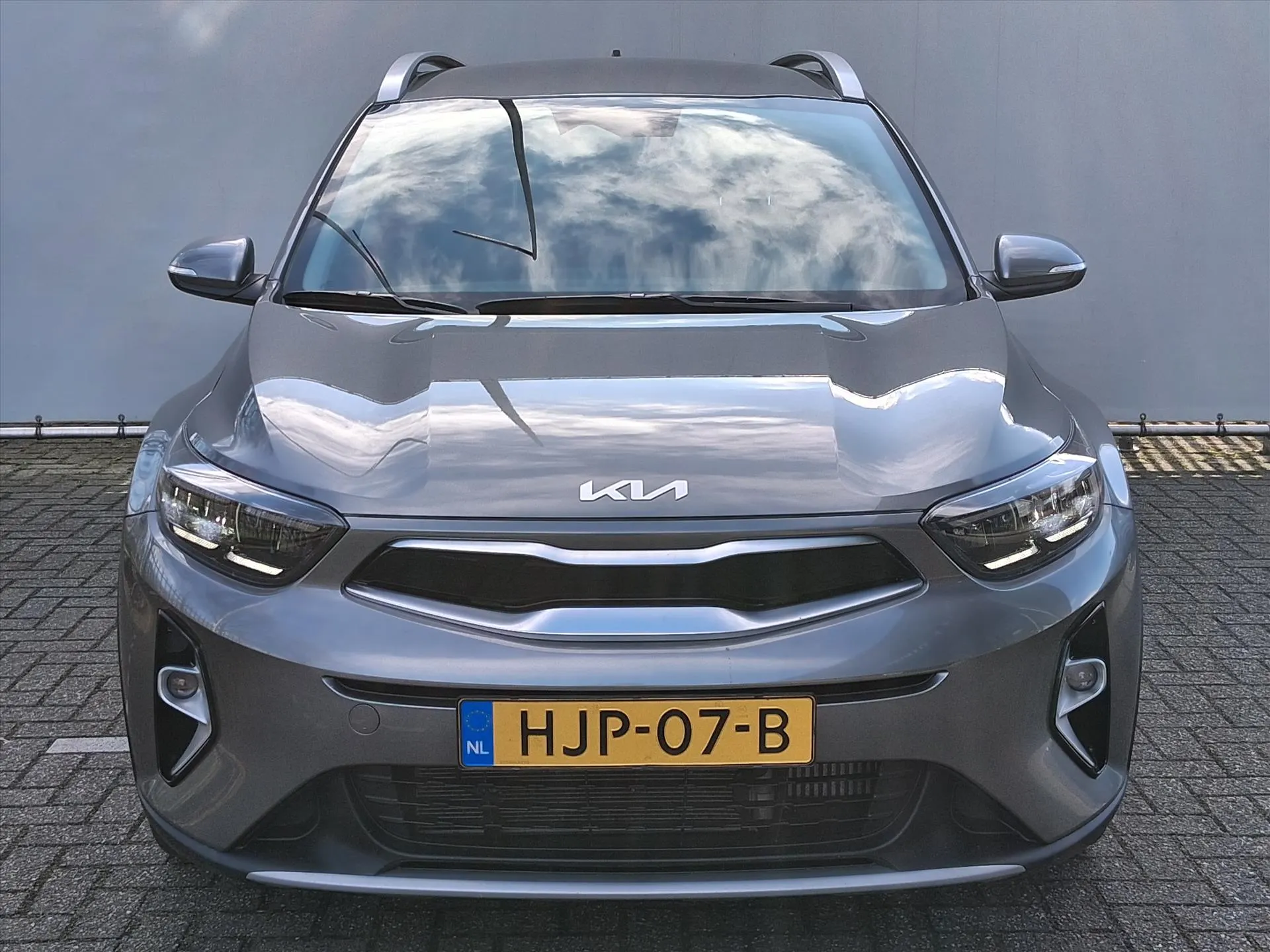 Kia Stonic met kenteken HJP-07-B – achteraanzicht