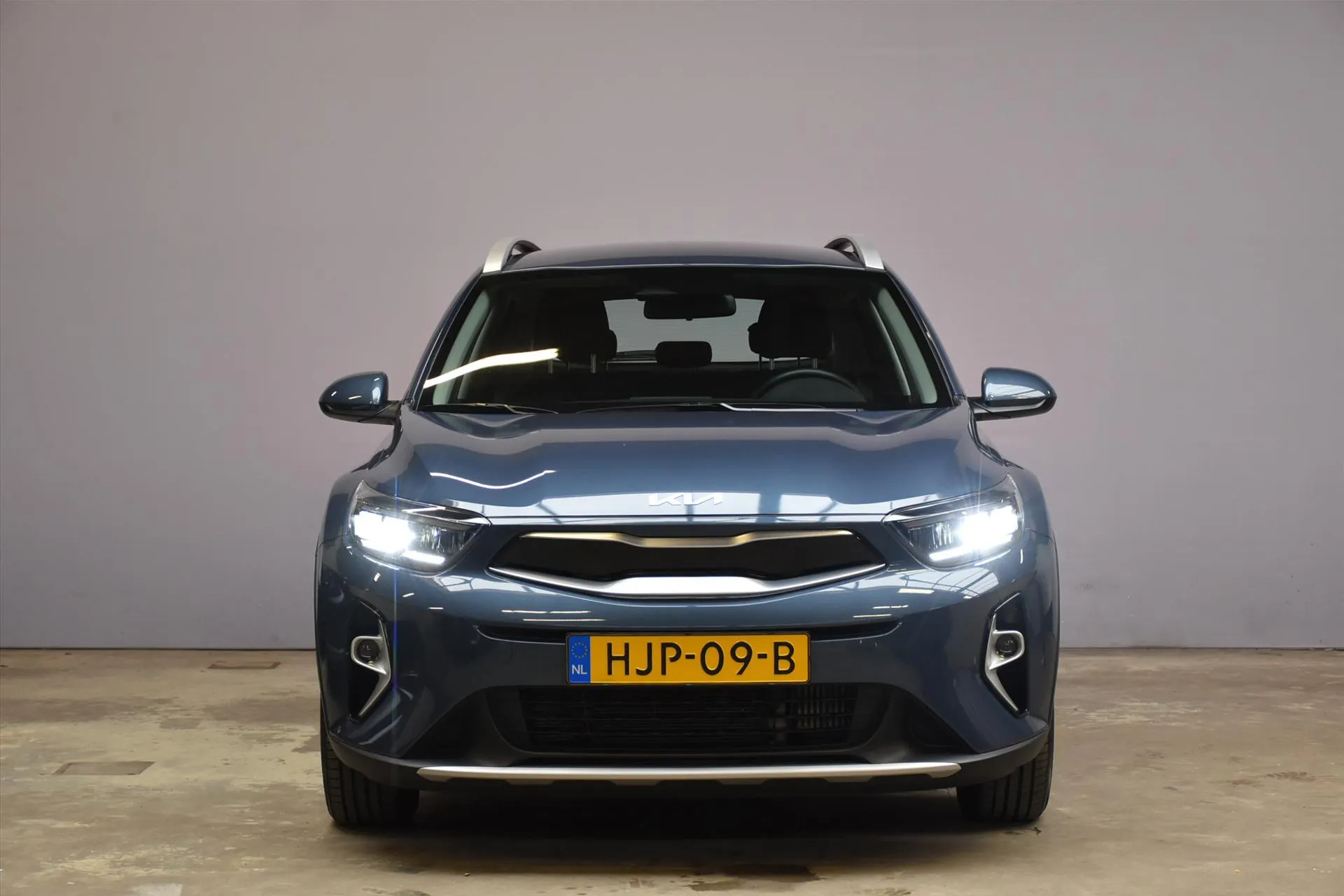 Kia Stonic met kenteken HJP-09-B – achteraanzicht