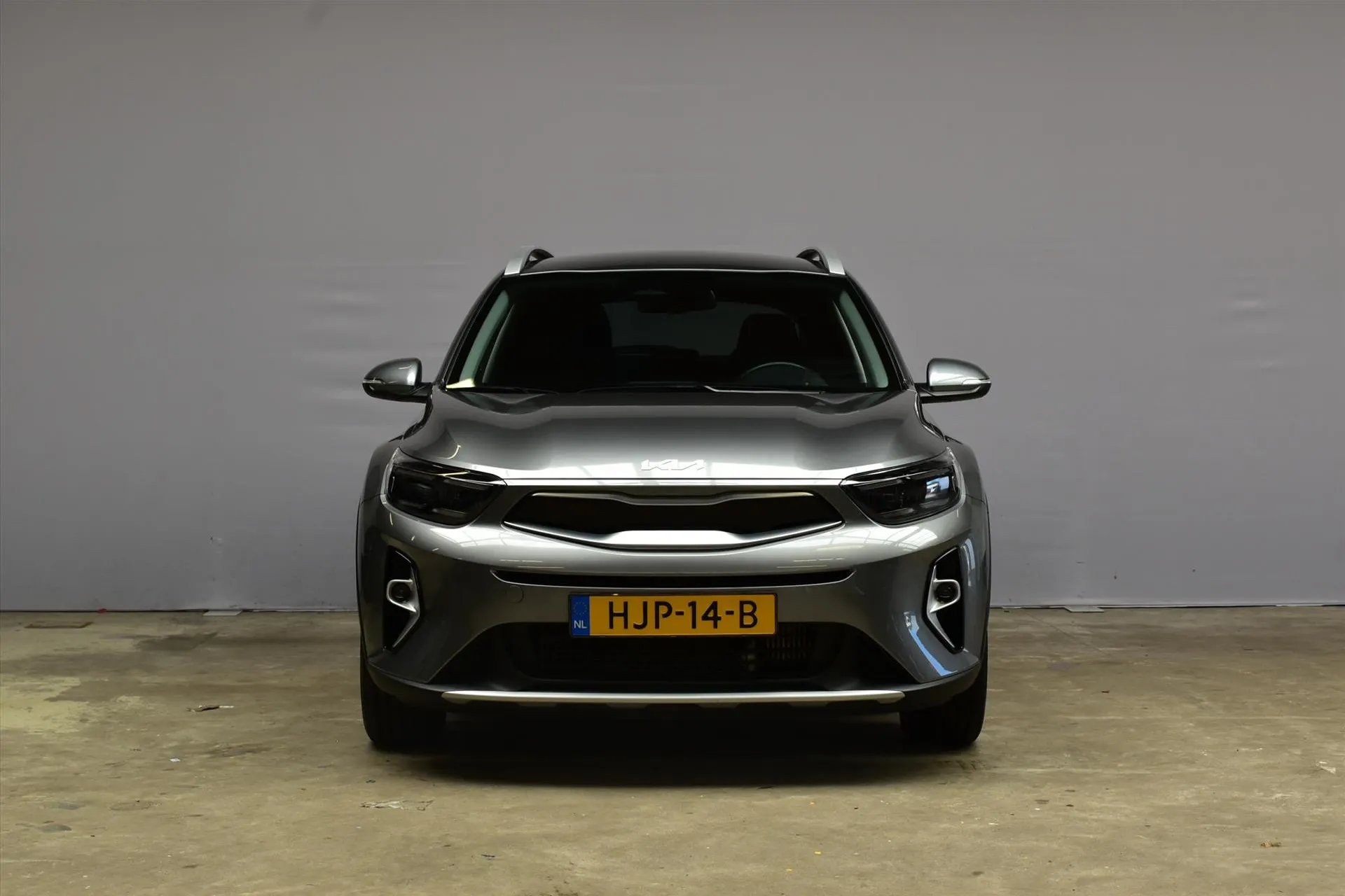 Kia Stonic met kenteken HJP-14-B – achteraanzicht