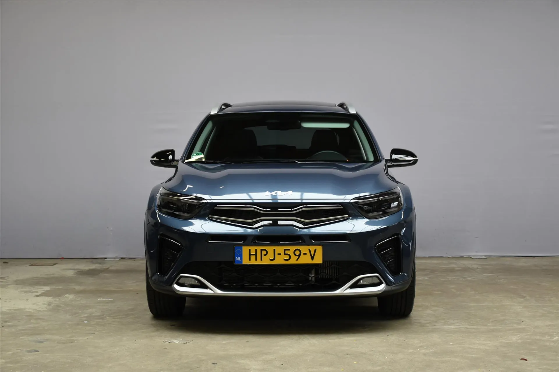 Kia Stonic met kenteken HPJ-59-V – achteraanzicht