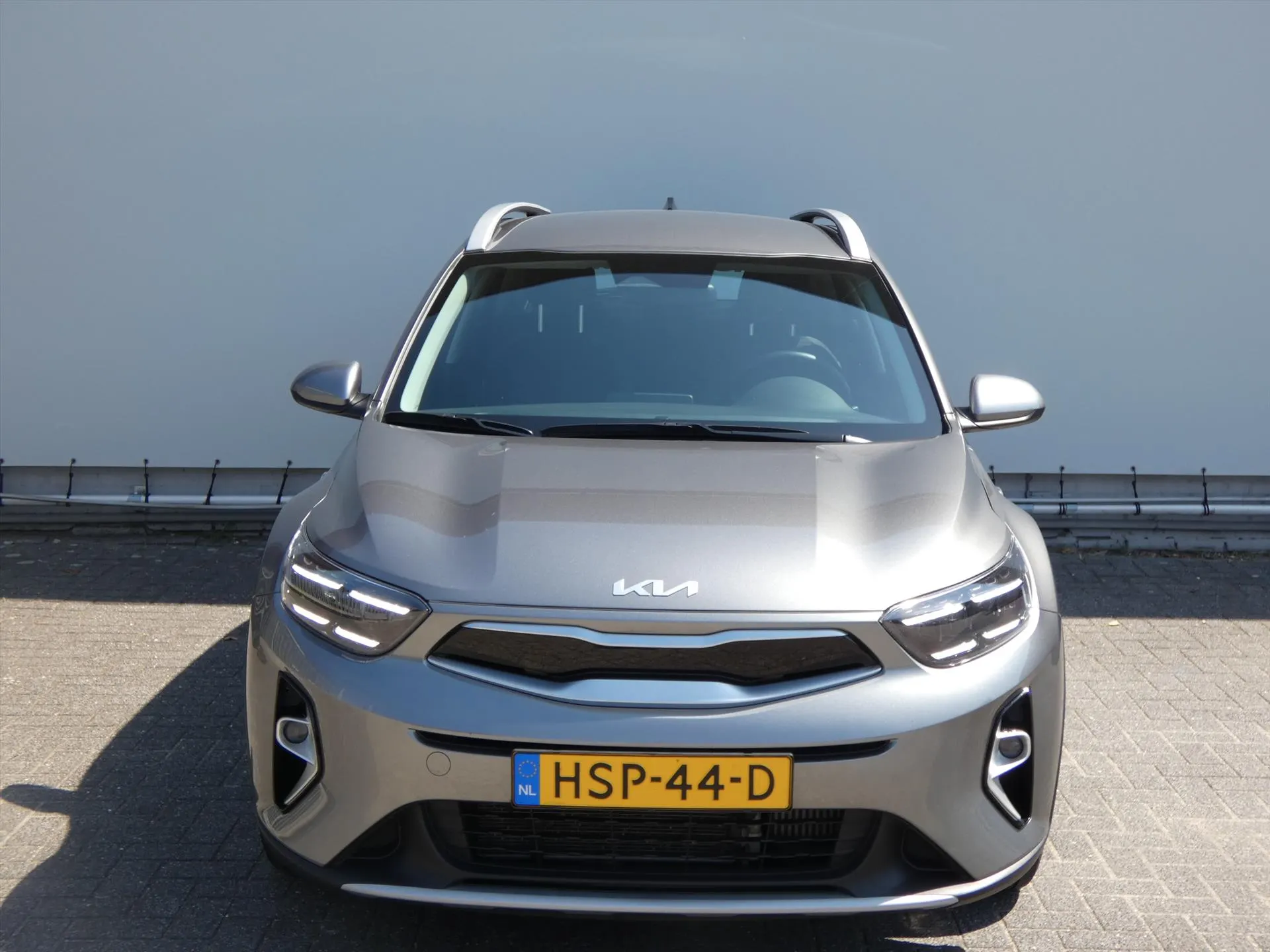 Kia Stonic met kenteken HSP-44-D – achteraanzicht