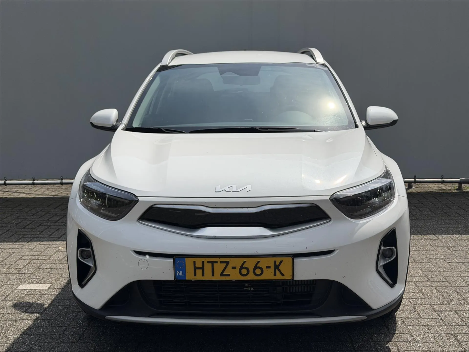 Kia Stonic met kenteken HTZ-66-K – achteraanzicht