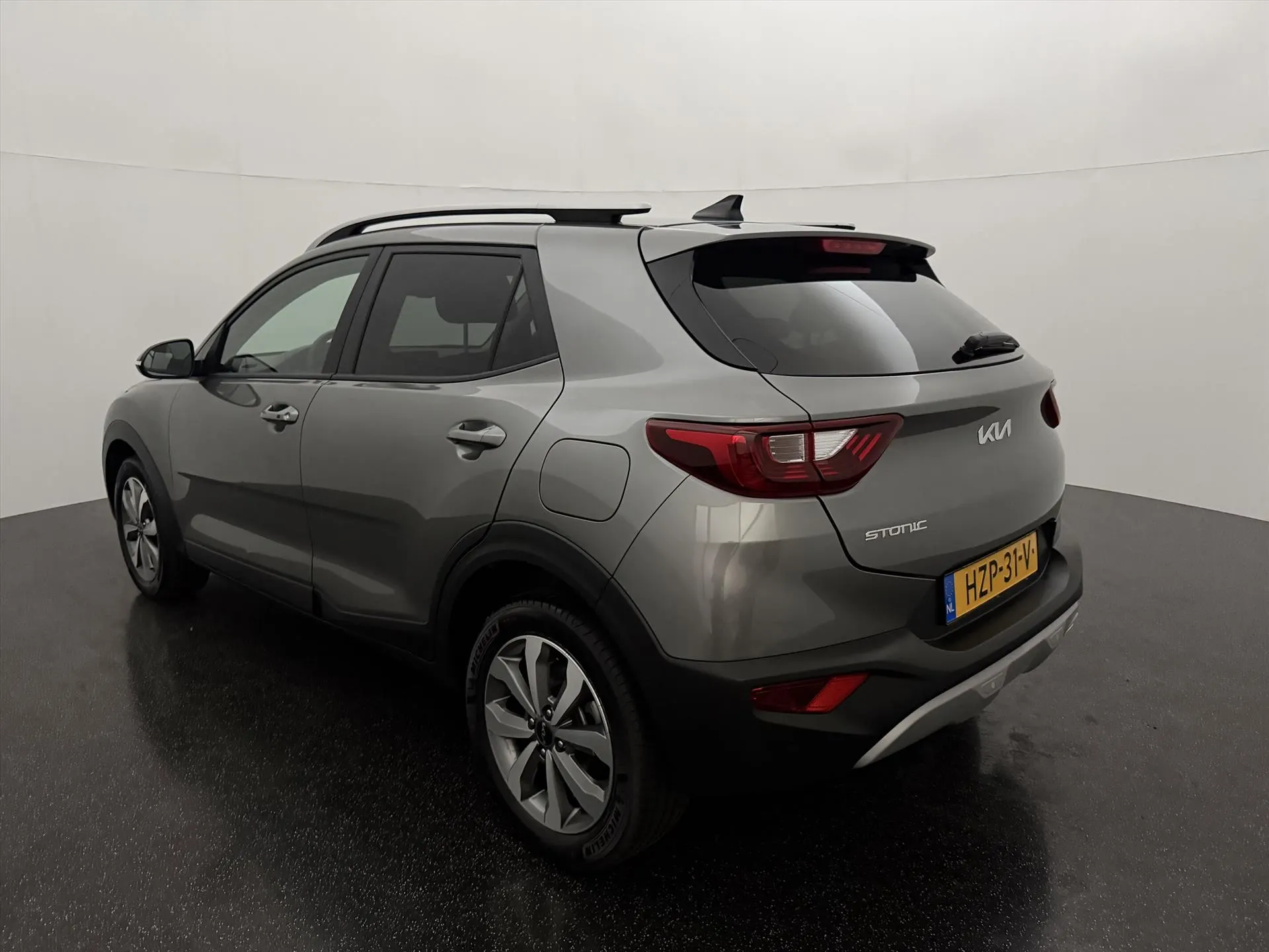 Kia Stonic met kenteken HZP-31-V – dashboard