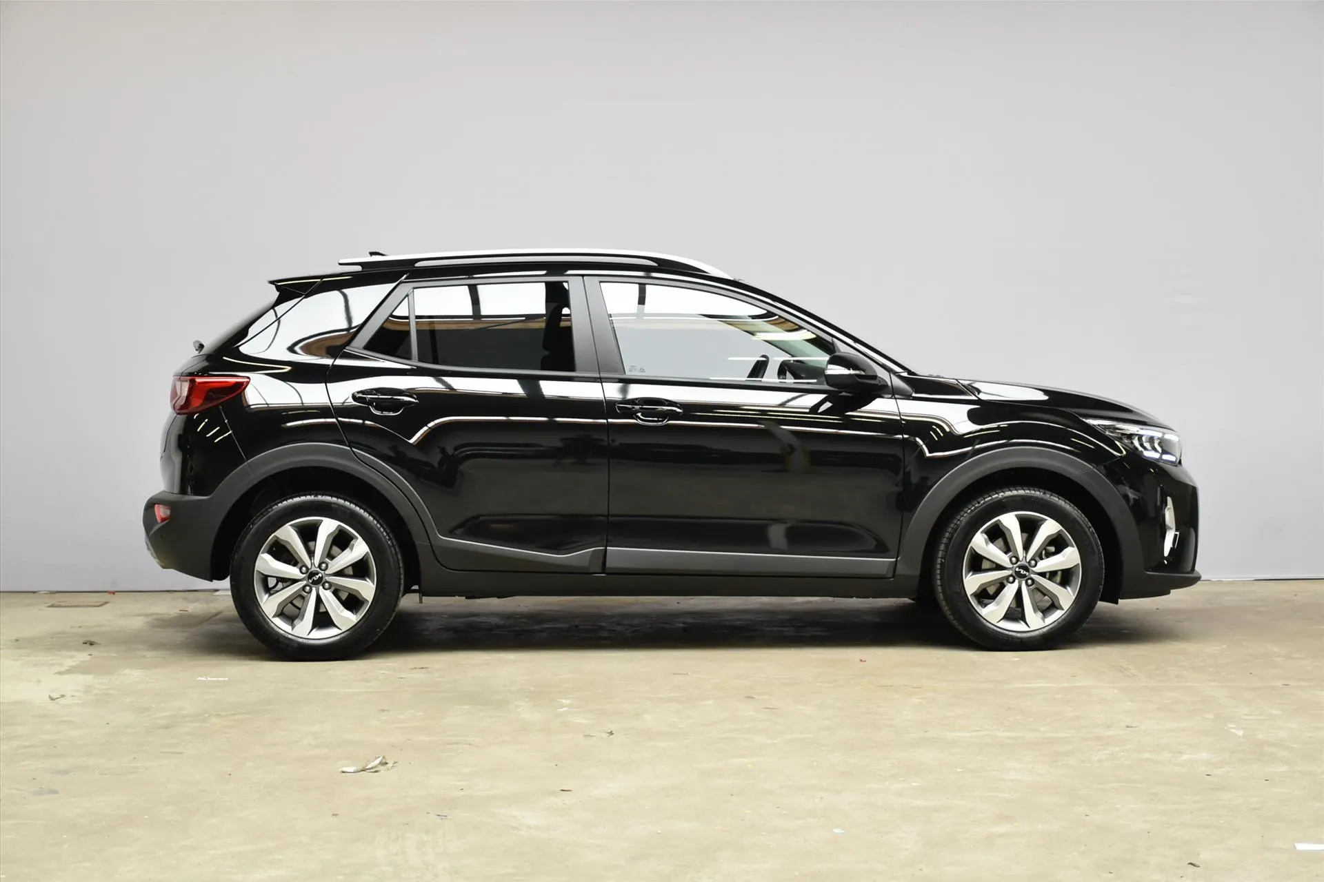 Kia Stonic met kenteken JHK-40-J – dashboard