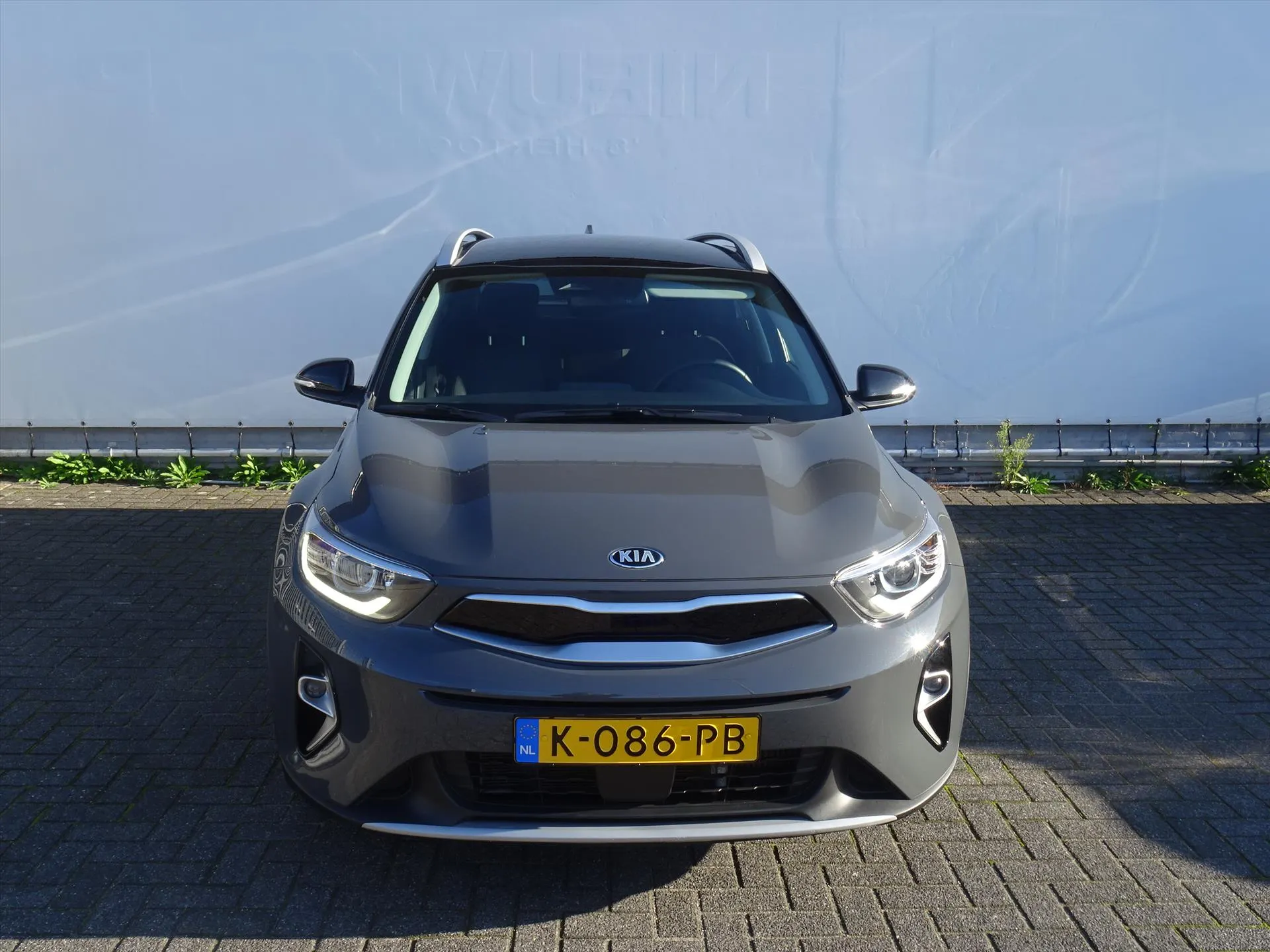 Kia Stonic met kenteken K-086-PB – achteraanzicht