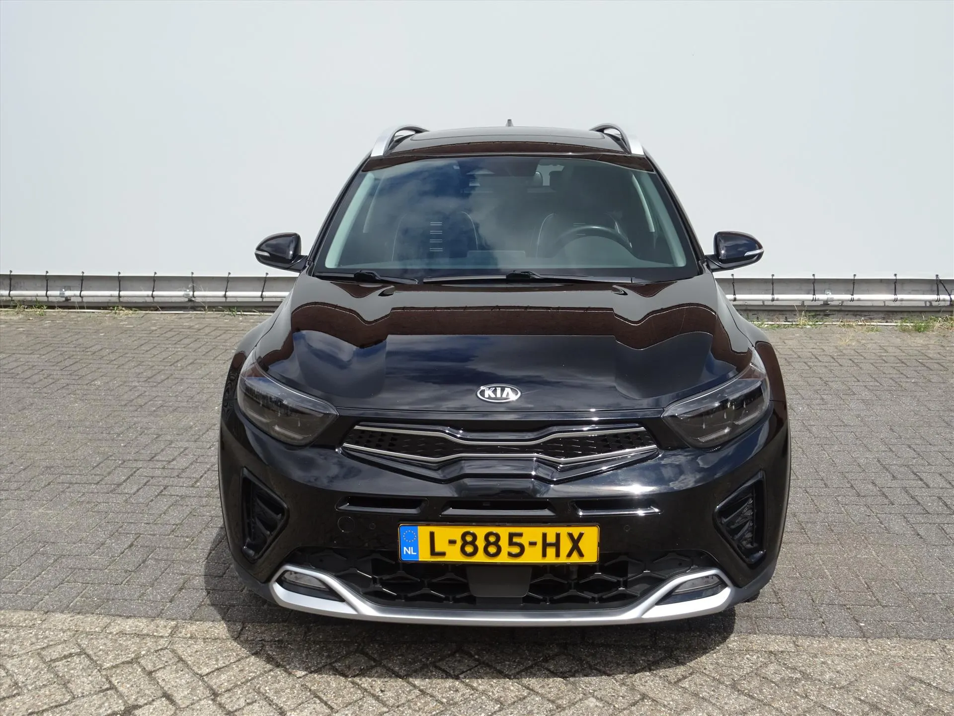 Kia Stonic met kenteken L-885-HX – achteraanzicht
