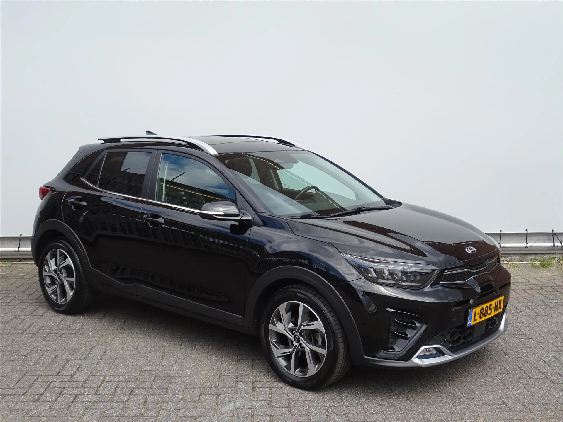 Kia Stonic met kenteken L-885-HX – interieur