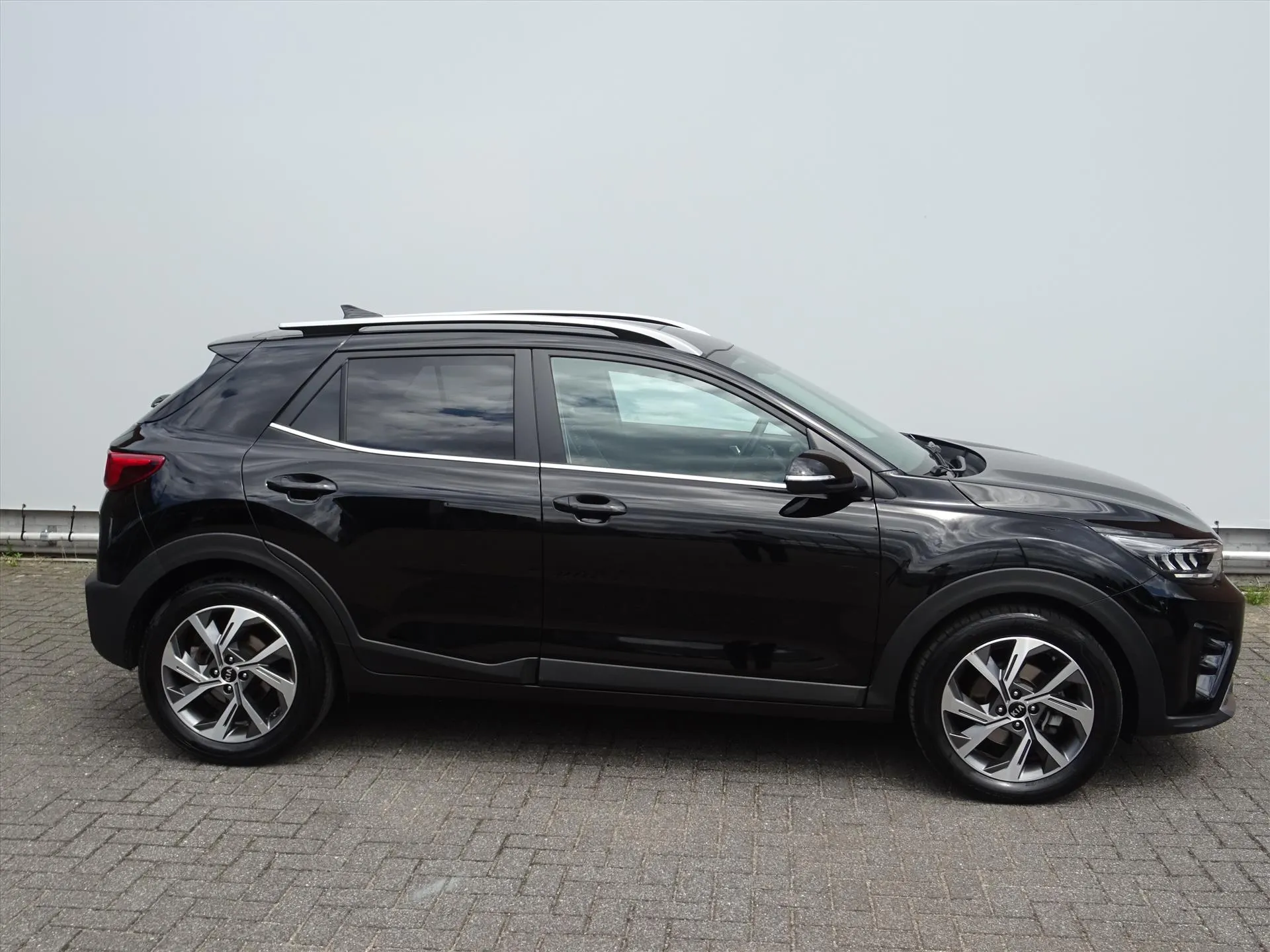 Kia Stonic met kenteken L-885-HX – dashboard