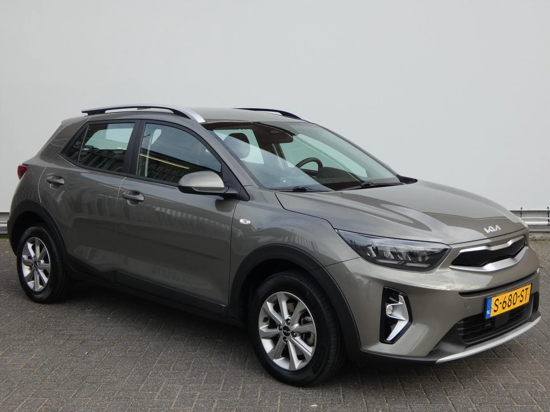 Kia Stonic met kenteken S-680-ST – interieur