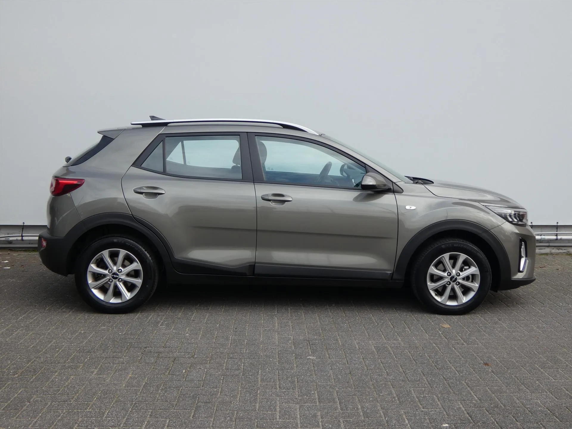Kia Stonic met kenteken S-680-ST – dashboard
