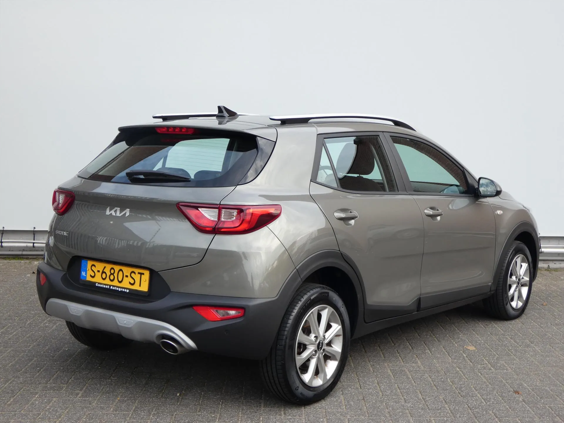 Kia Stonic met kenteken S-680-ST – detailfoto