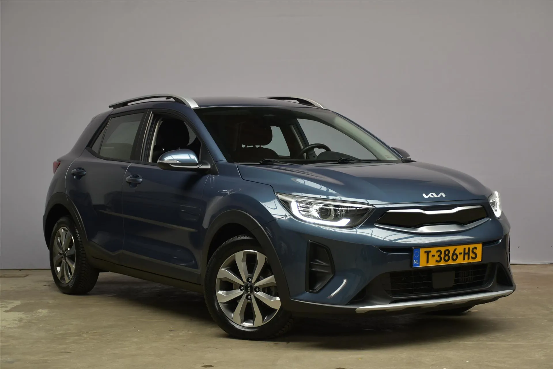 Kia Stonic met kenteken T-386-HS – interieur