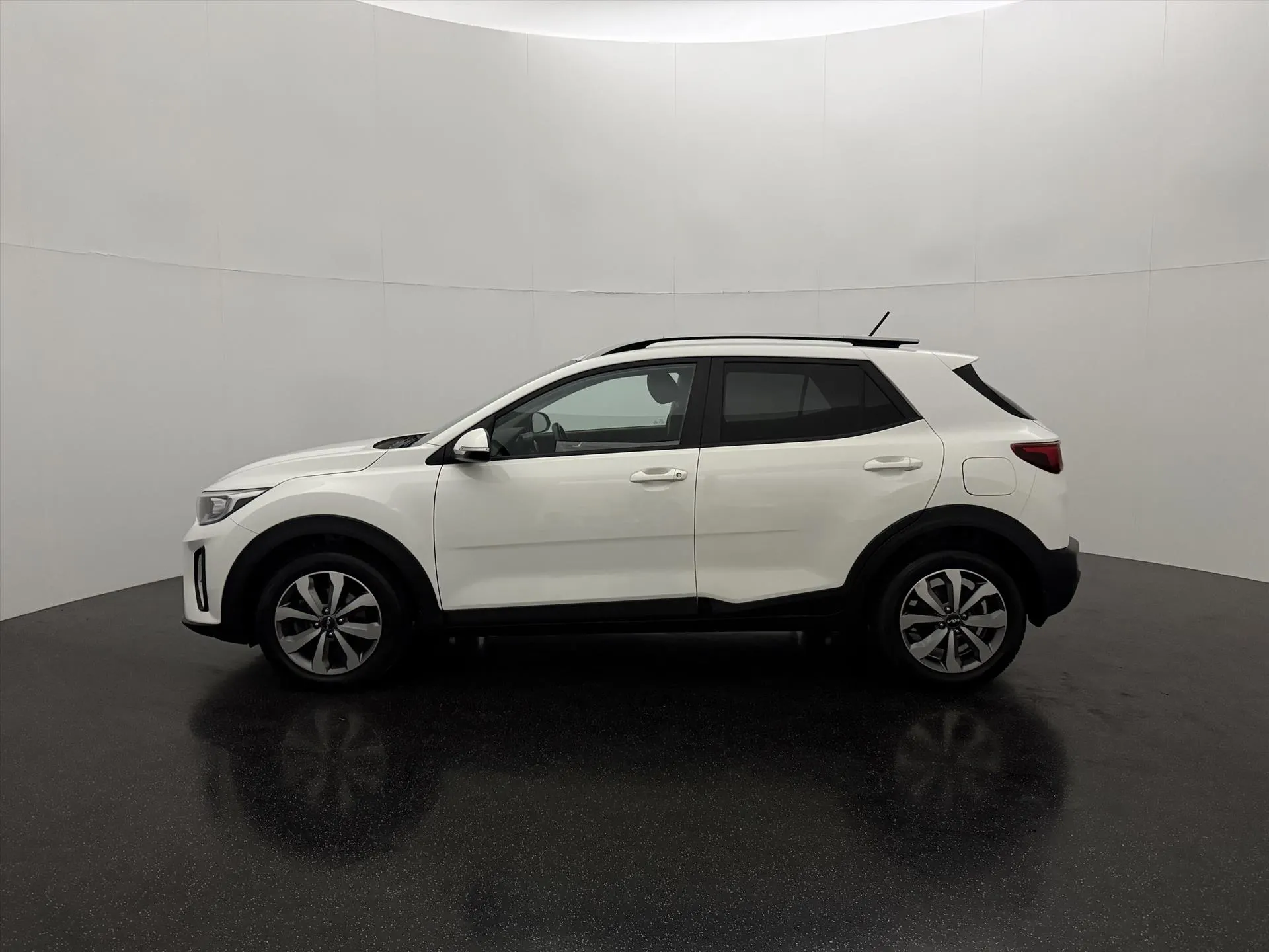 Kia Stonic met kenteken Z-165-RZ – achteraanzicht