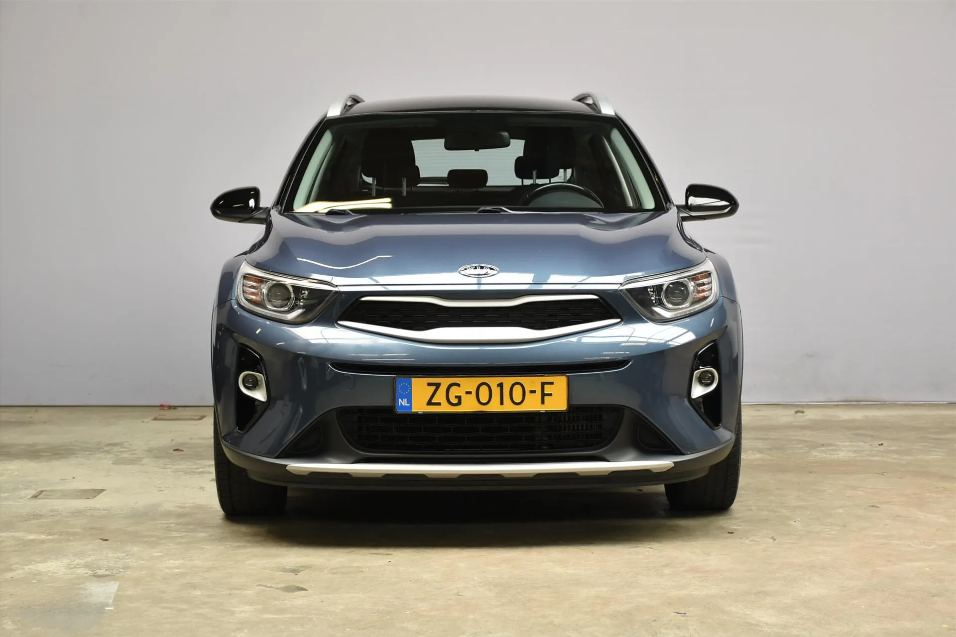 Kia Stonic met kenteken ZG-010-F – achteraanzicht
