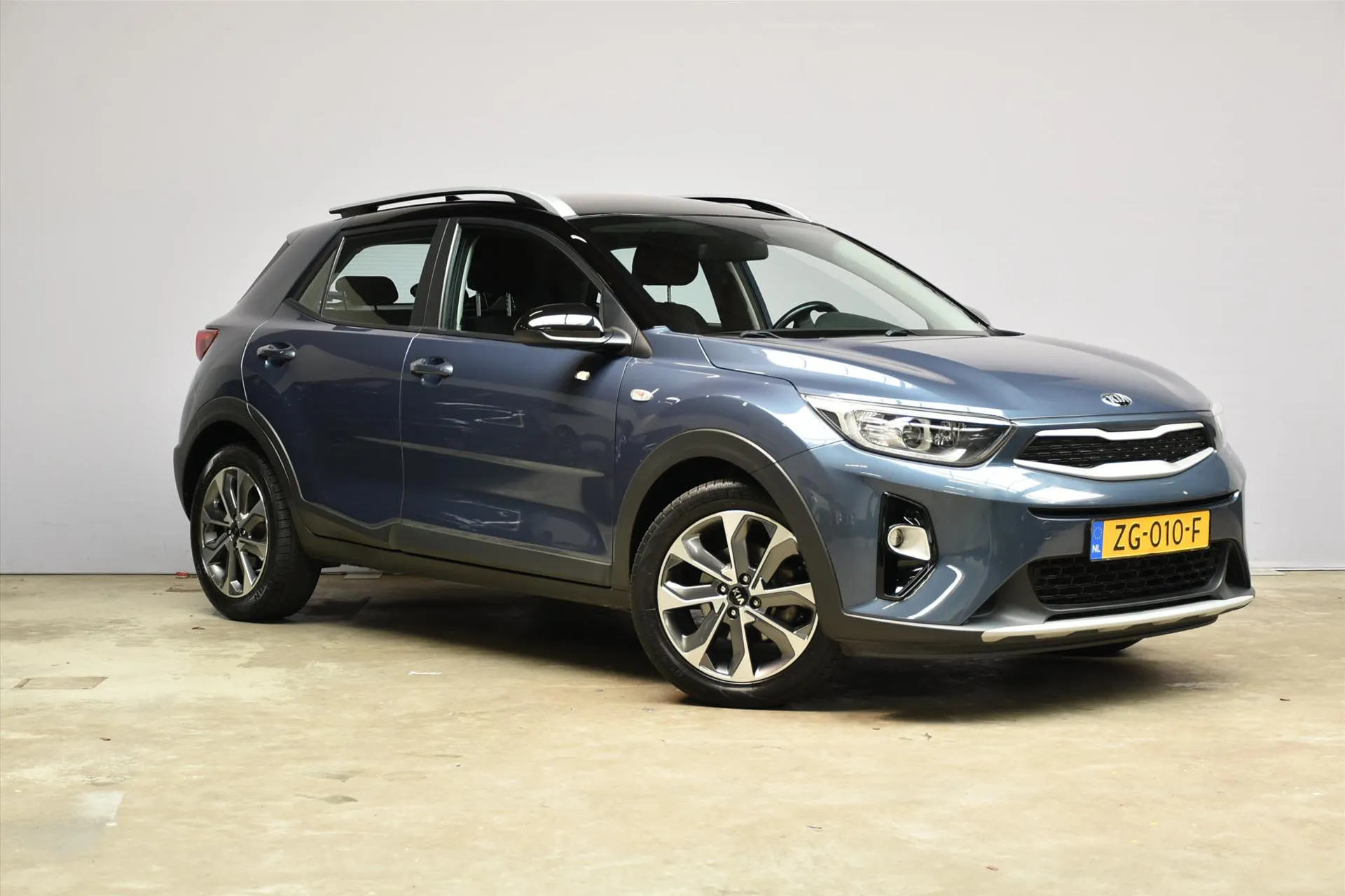 Kia Stonic met kenteken ZG-010-F – interieur